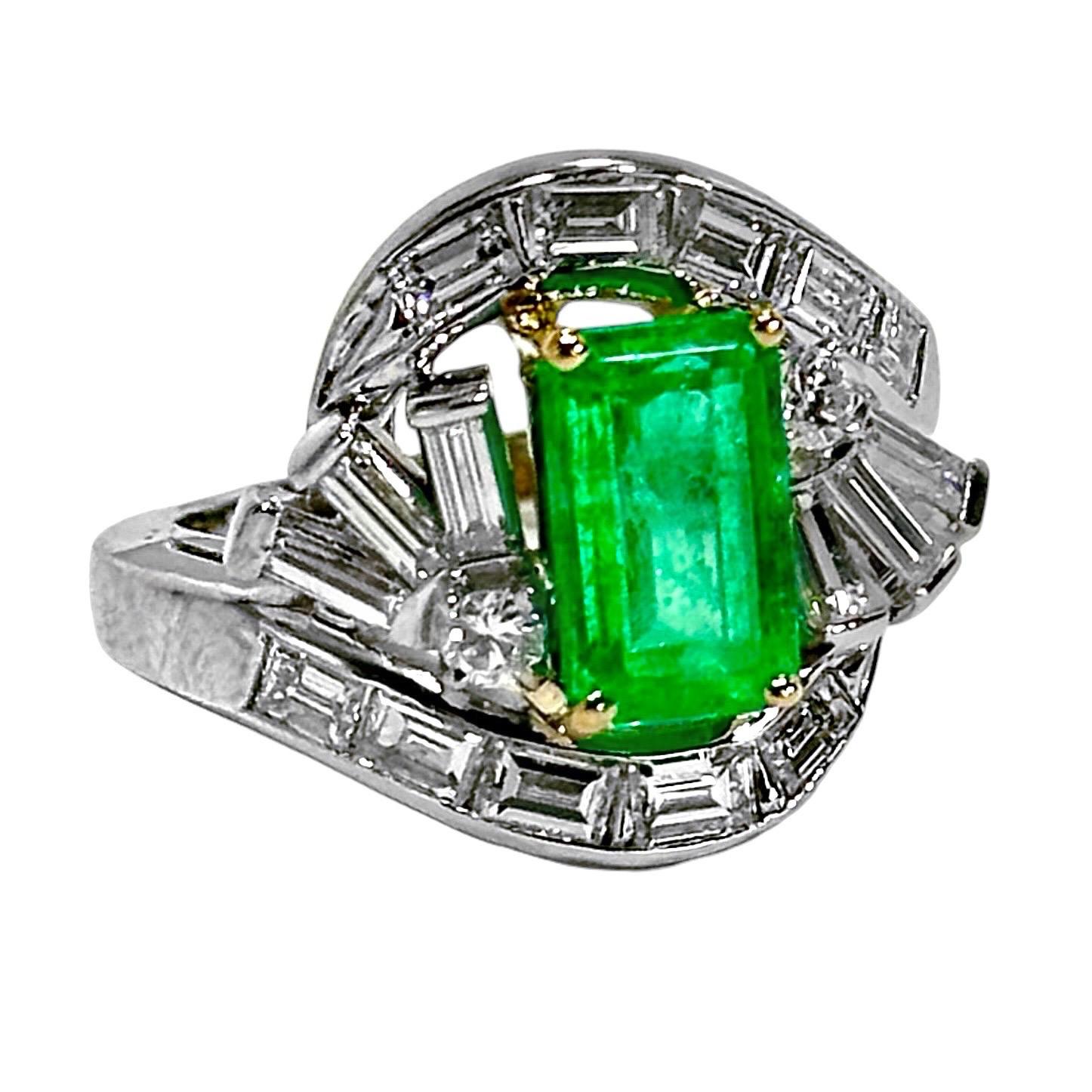 Women's Mid-20th Century Elegance and Style in Platinum, Emerald and Diamonds For Sale