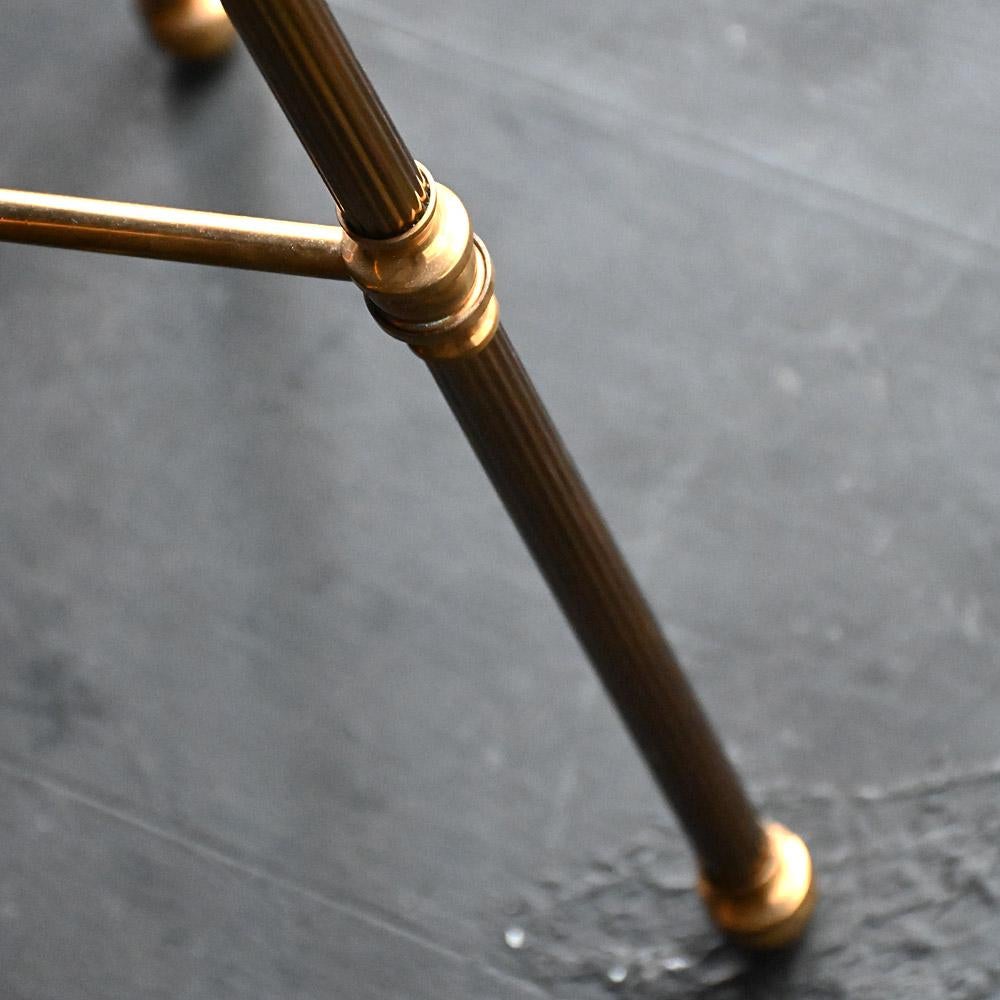 Mid-Century Modern Mid-20th Century elegant brass table For Sale