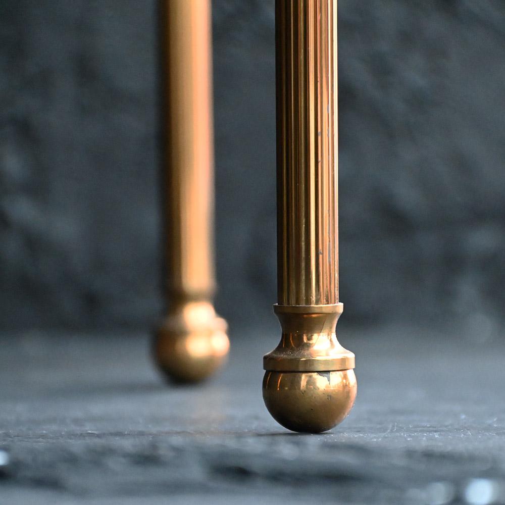 Unknown Mid-20th Century elegant brass table For Sale