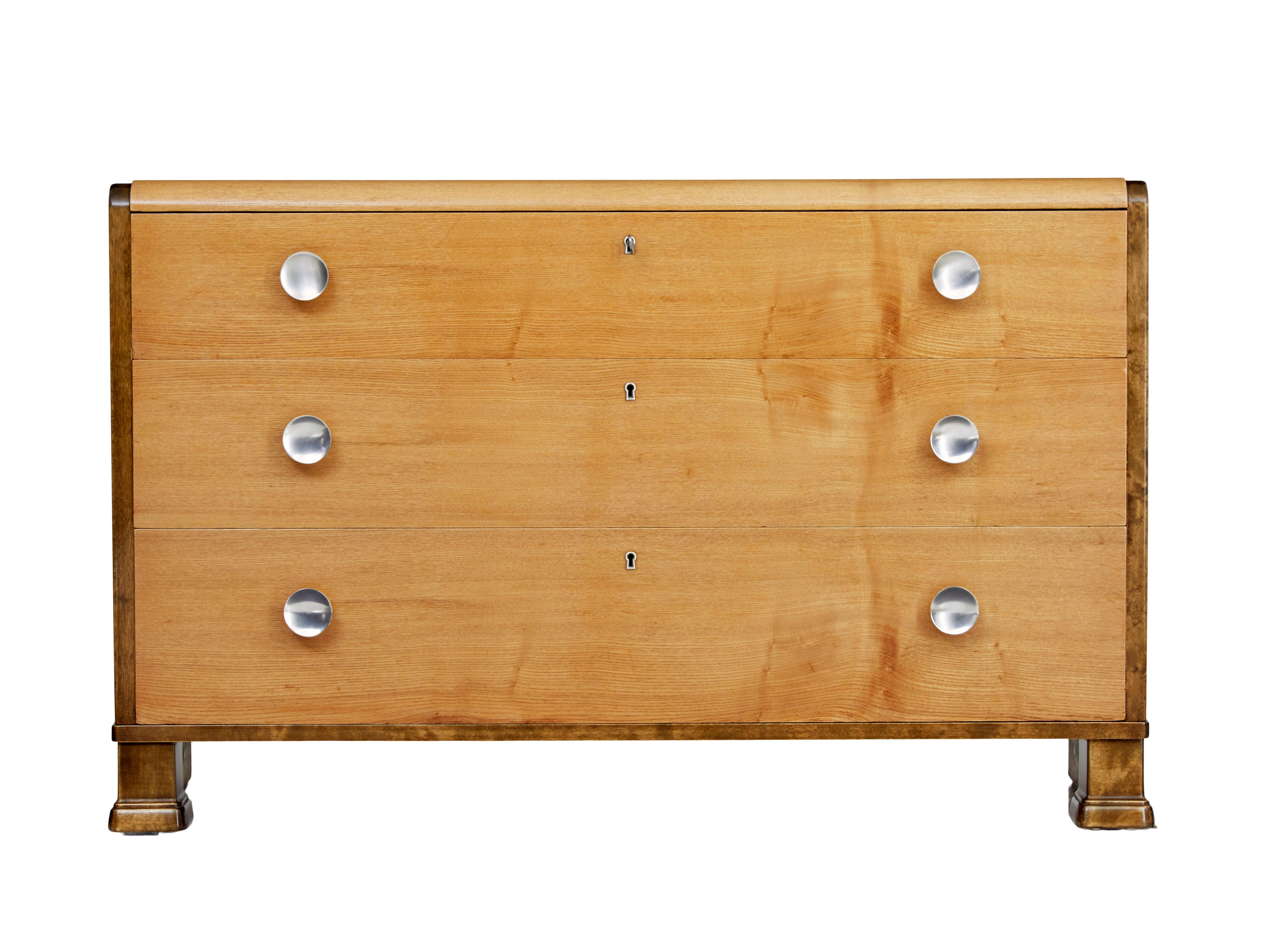 Mid-20th Century elm and birch Scandinavian chest of drawers circa 1960.

fine quality chest of drawers. Fitted with 3 graduating drawers veneered in elm which also covers the top. Dark stained birch sides which flow down to the sledge