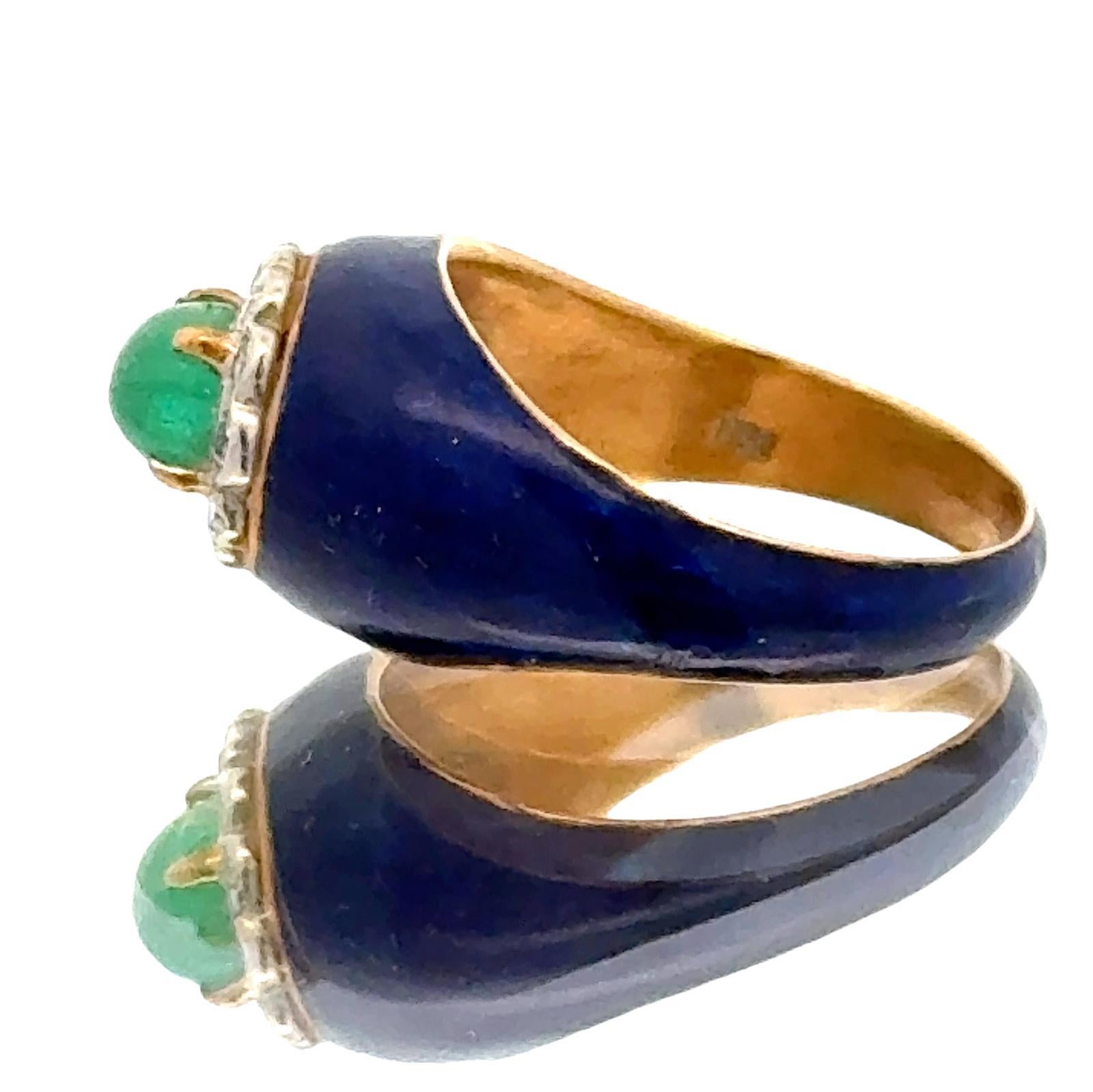Mid-20th Century Emerald Diamond Blue Enamel 18K Yellow Gold Ring In Good Condition For Sale In Boca Raton, FL