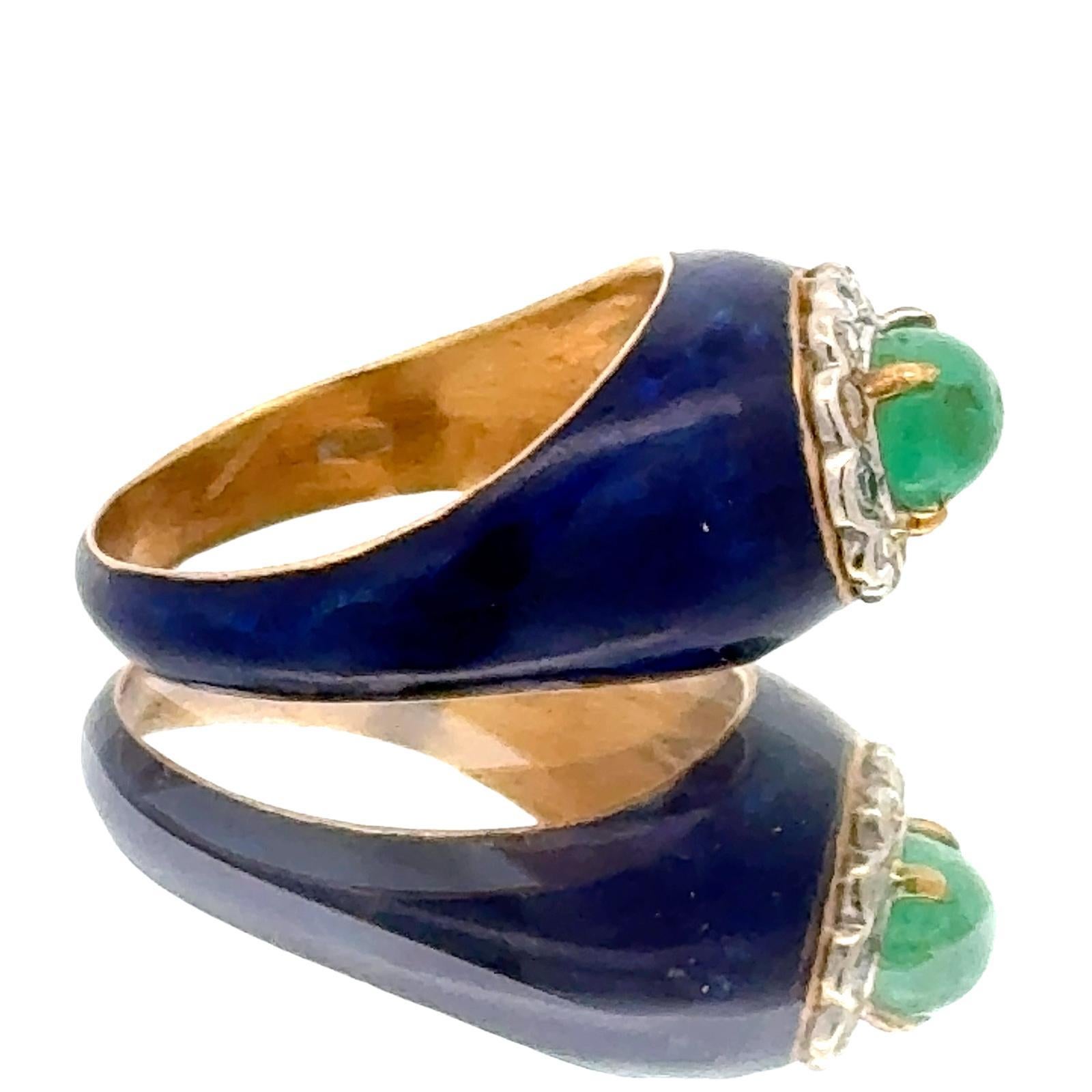Mid-20th Century Emerald Diamond Blue Enamel 18K Yellow Gold Ring For Sale 1