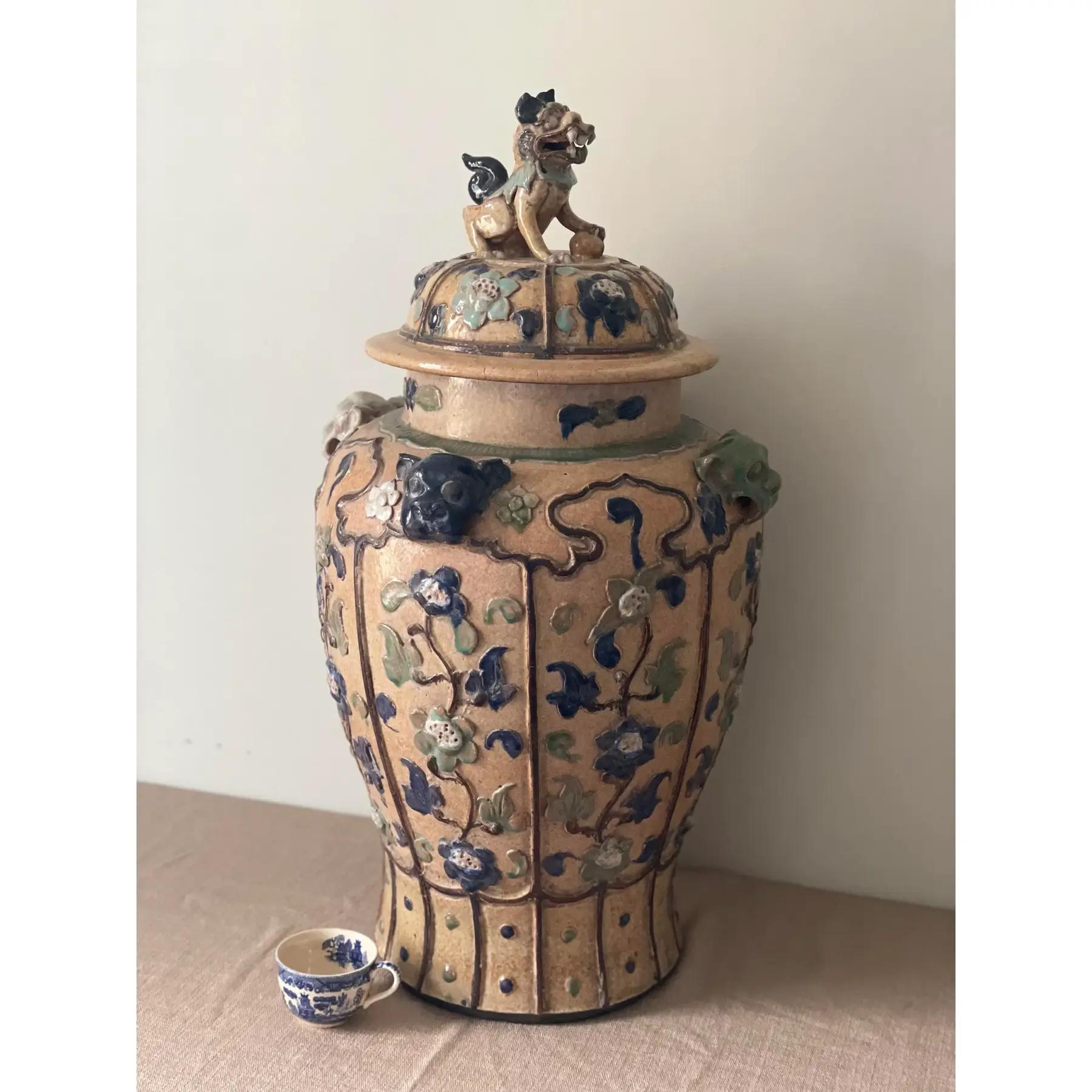 Vaso di zenzero da terra asiatico Imperatore della metà del XX secolo con cani Foo in vendita 5