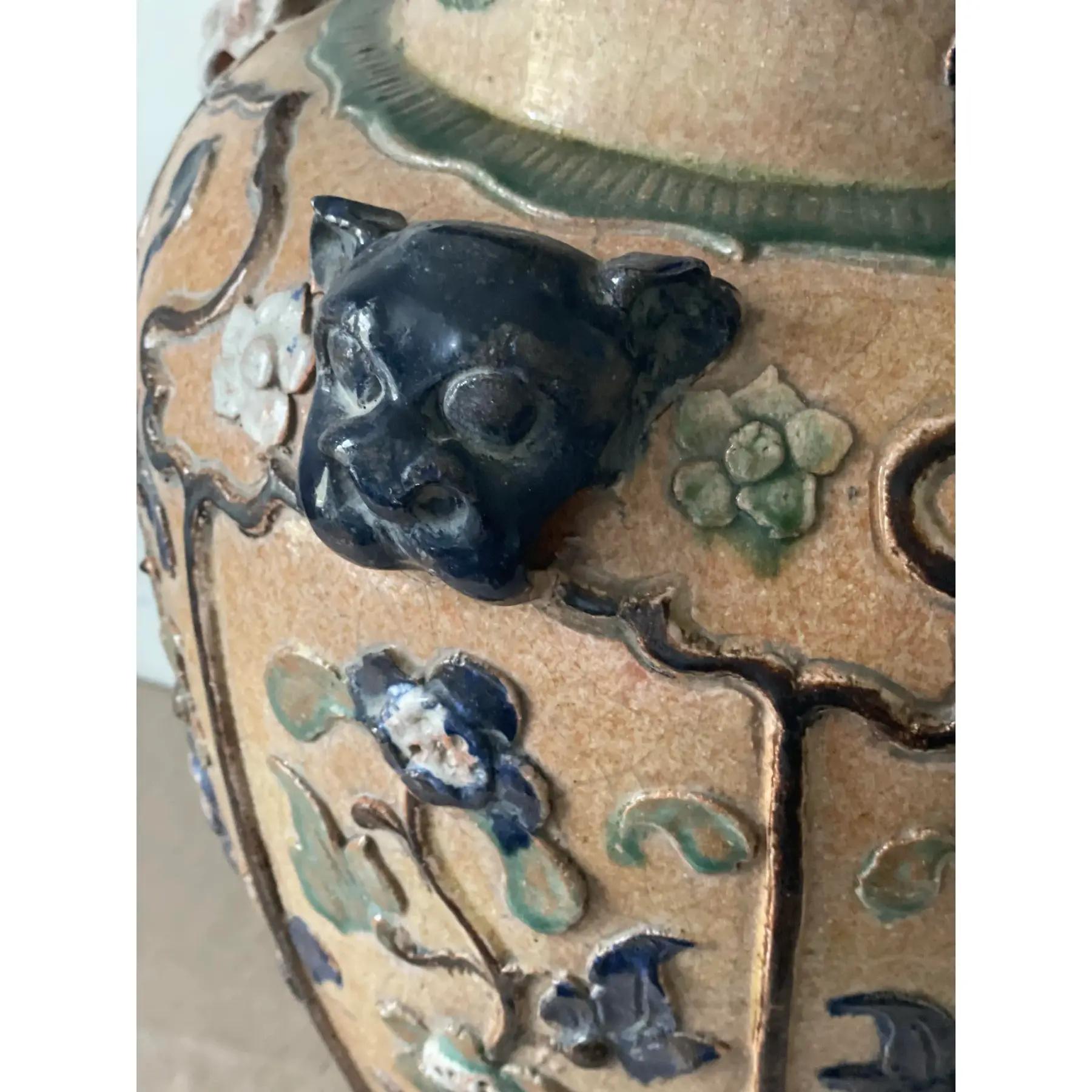 Cinese Vaso di zenzero da terra asiatico Imperatore della metà del XX secolo con cani Foo in vendita