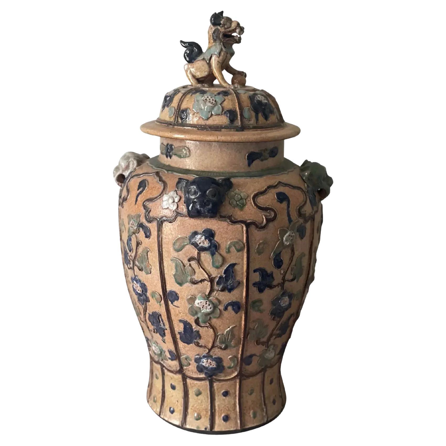 Vaso di zenzero da terra asiatico Imperatore della metà del XX secolo con cani Foo