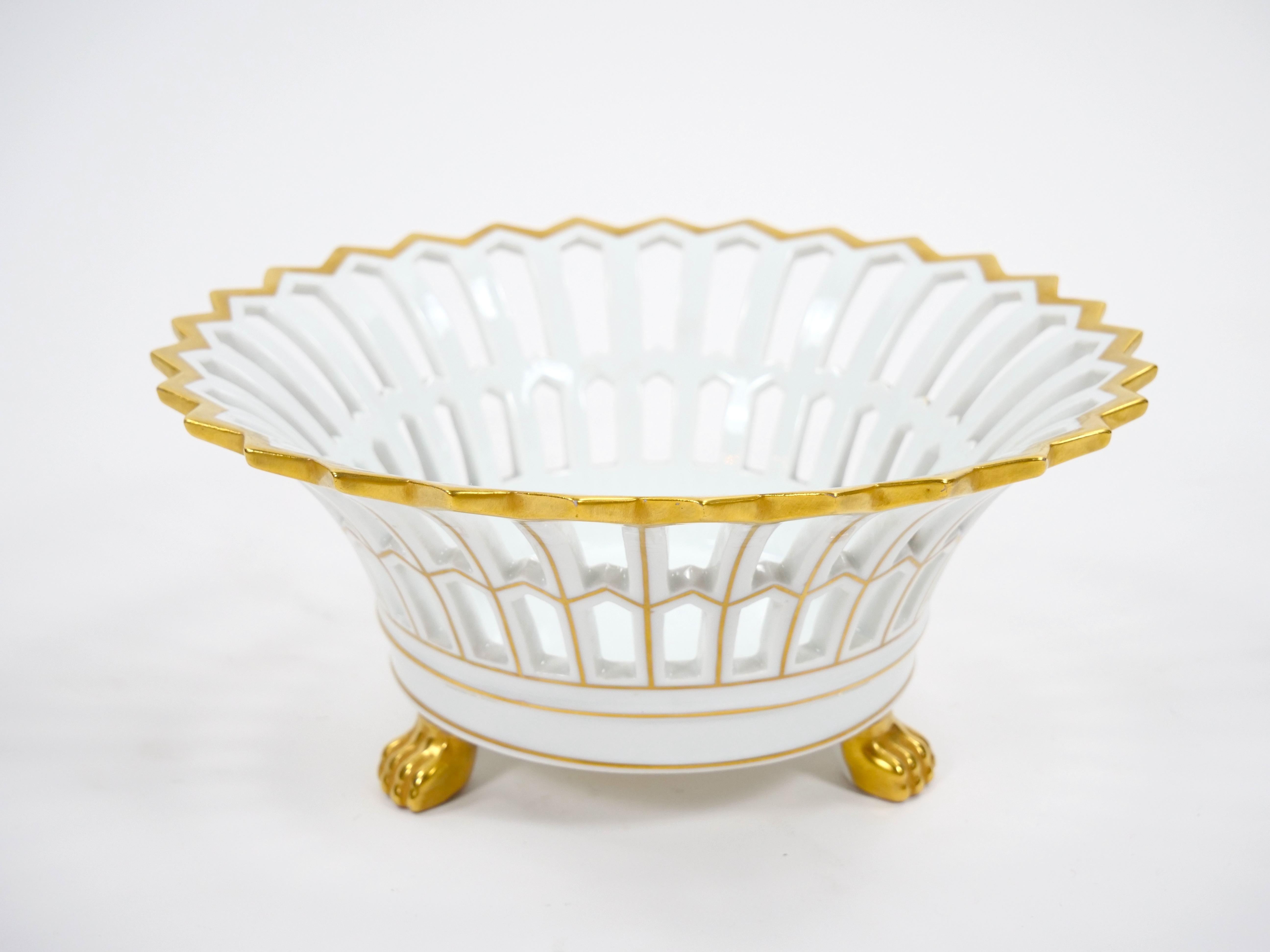 Cuenco Compota Decorativo de Porcelana / Dorado de Mediados del Siglo XX Estilo Imperio Renacimiento del imperio en venta