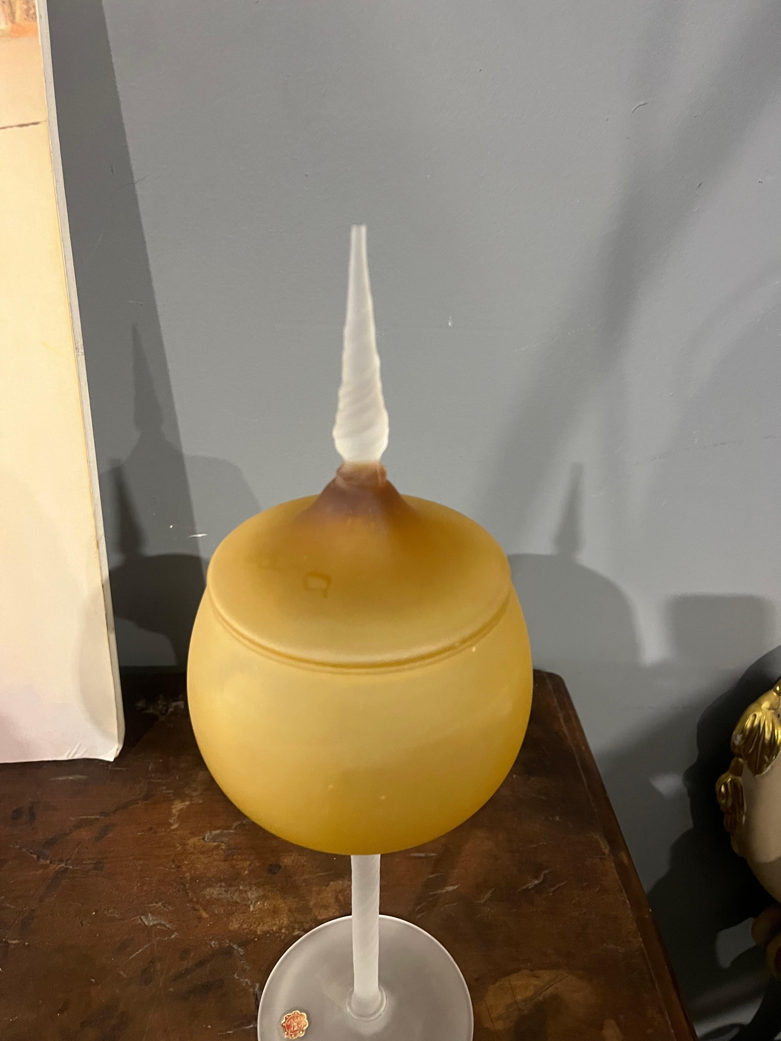 Mid 20th Century Empoli Italy Satin Glass Amber Covered Apothecary Jar In Good Condition For Sale In Catania, IT