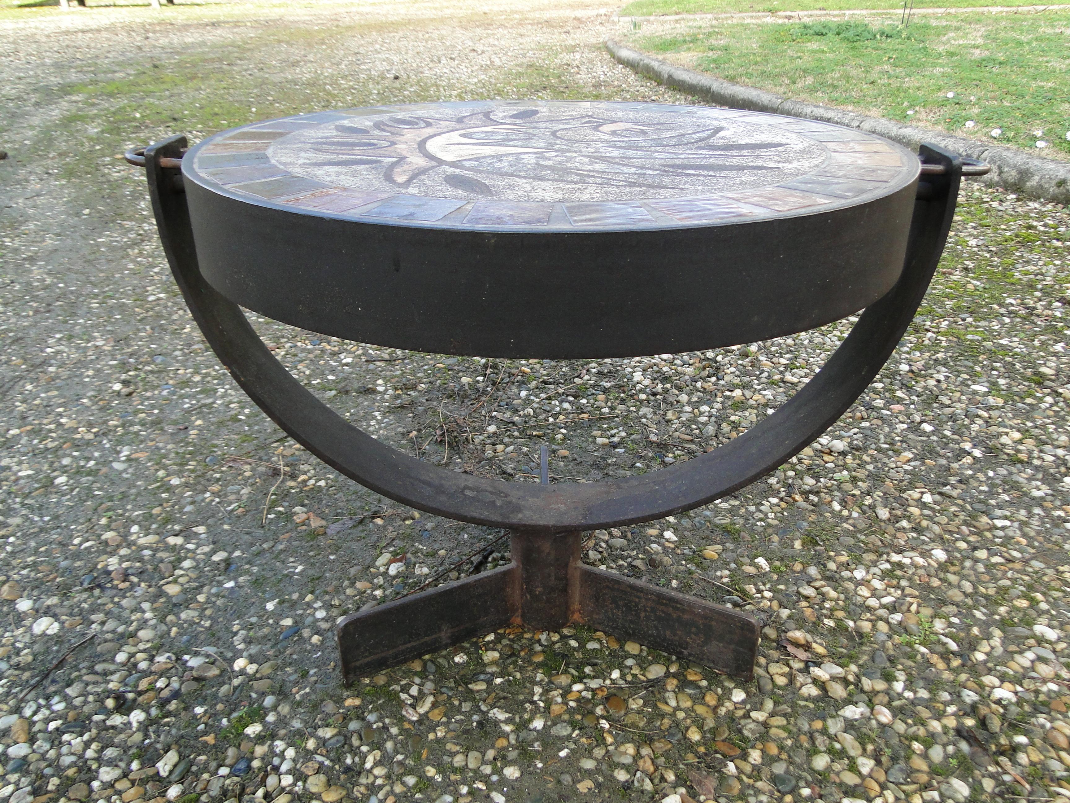  Table à café en céramique émaillée en pierre de lave avec plateau rabattable pour jeu d'échecs  Bon état - En vente à Lège Cap Ferret, FR