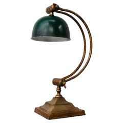 Mitte des 20. Jahrhunderts Englische Schreibtischlampe in C-Form mit Gelenk