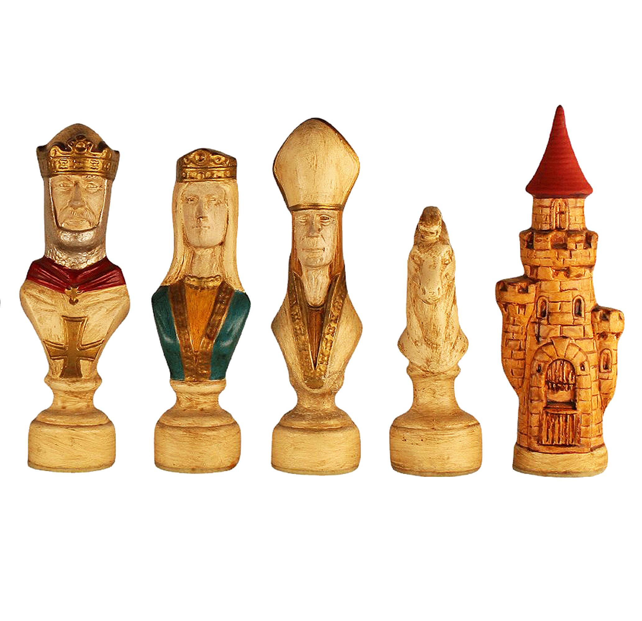 Mid-20th Century English Camelot/King Arthur Chess Set in Hand-Painted Ceramic In Good Condition For Sale In North Miami, FL