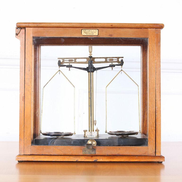 Early to mid 20th century set of scales for weighing chemicals. Made in England – ‘River Chemical Company Ltd., Laboratory Furnishers, Nottingham.

