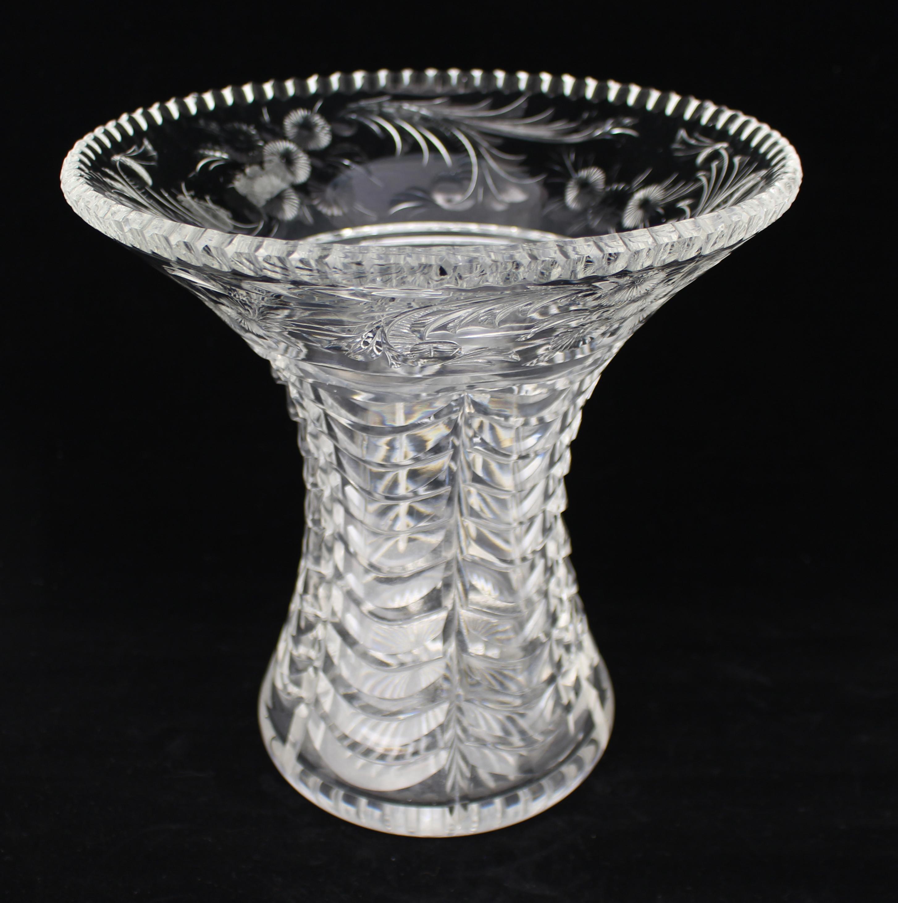 Anglais Vase évasé anglais en cristal taillé du milieu du 20e siècle en vente