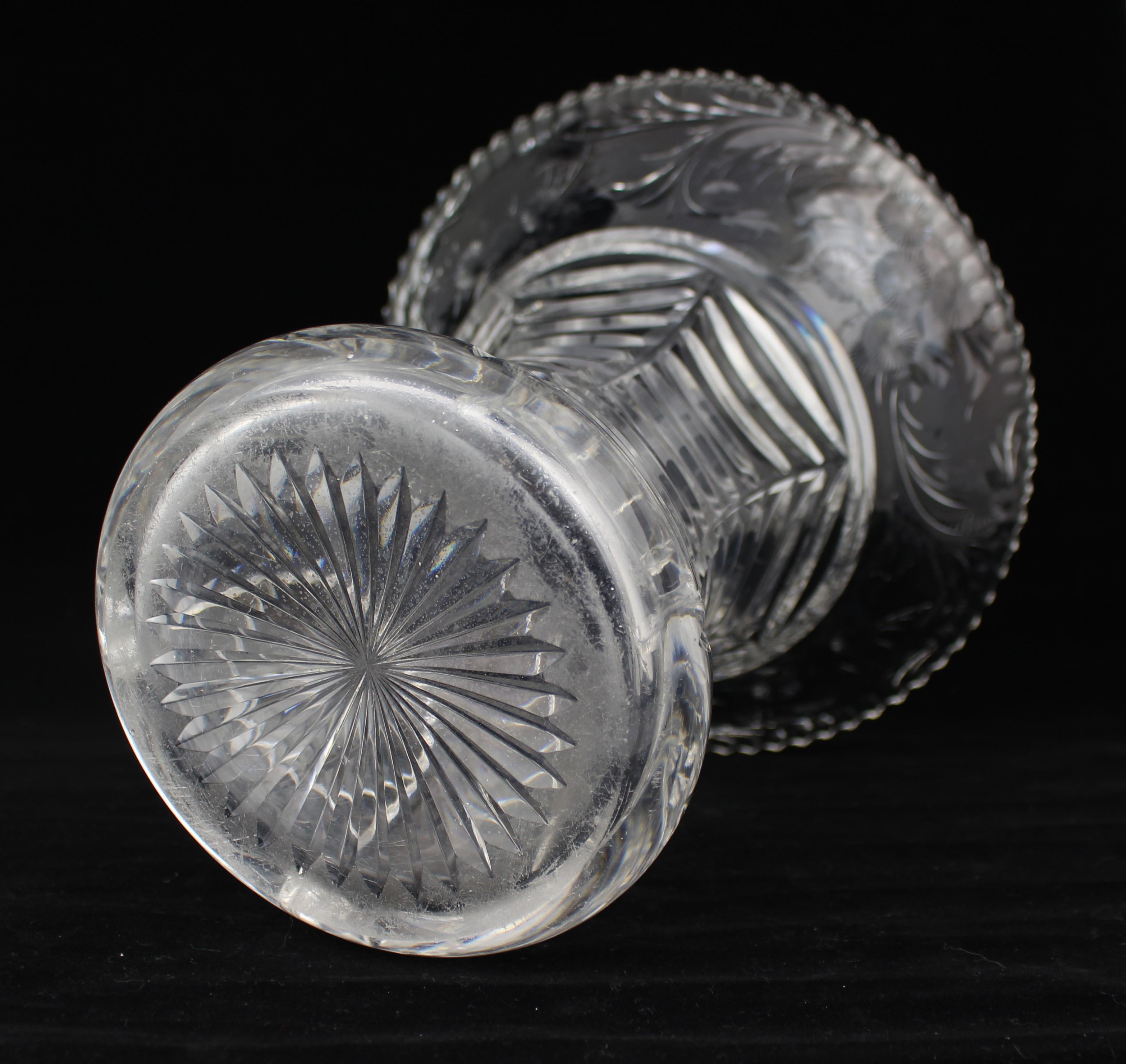 Vase évasé anglais en cristal taillé du milieu du 20e siècle Bon état - En vente à Worcester, GB