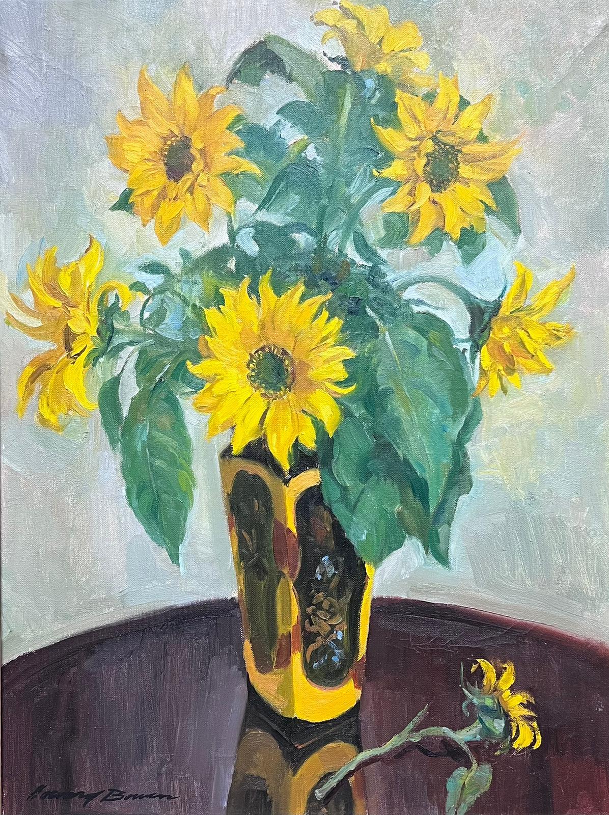 Tournesols dans un vase 1950's English Impressionist Signed Oil Painting on Canvas - Marron Still-Life Painting par Mid 20th Century English Impressionist