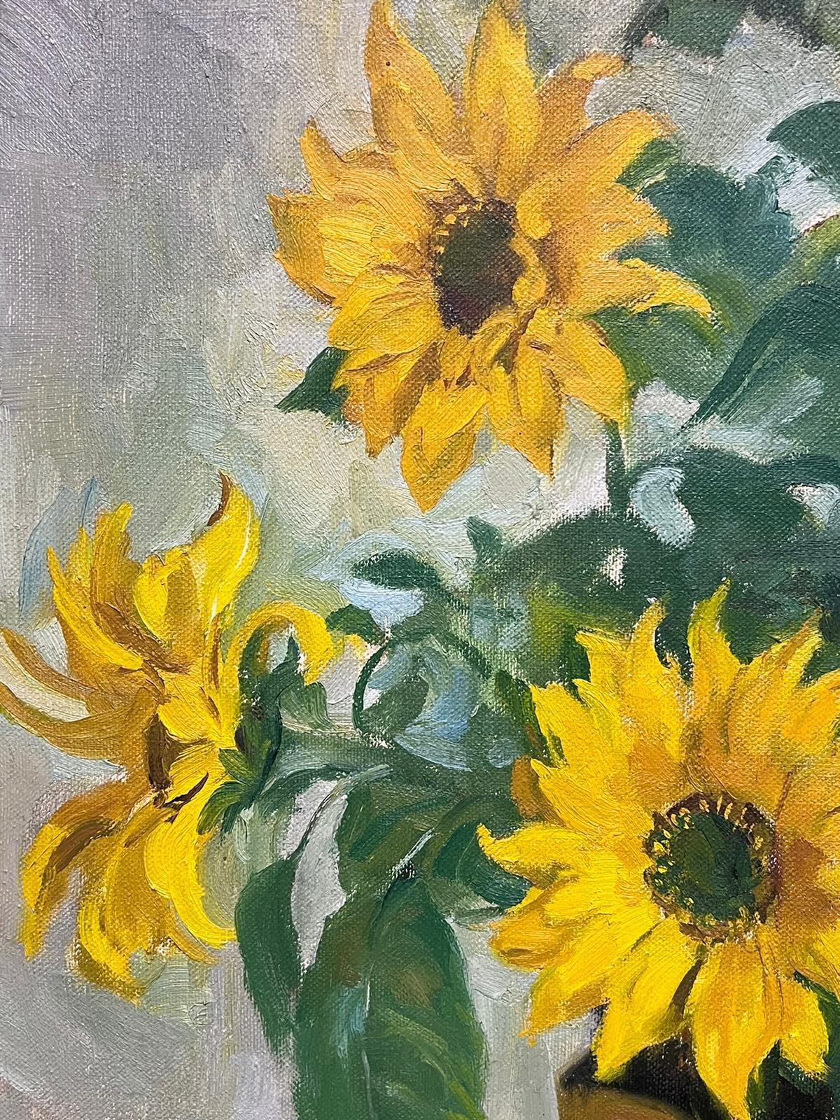 Sunflowers in Vase 1950's English Impressionist Signed Oil Painting on Canvas For Sale 3