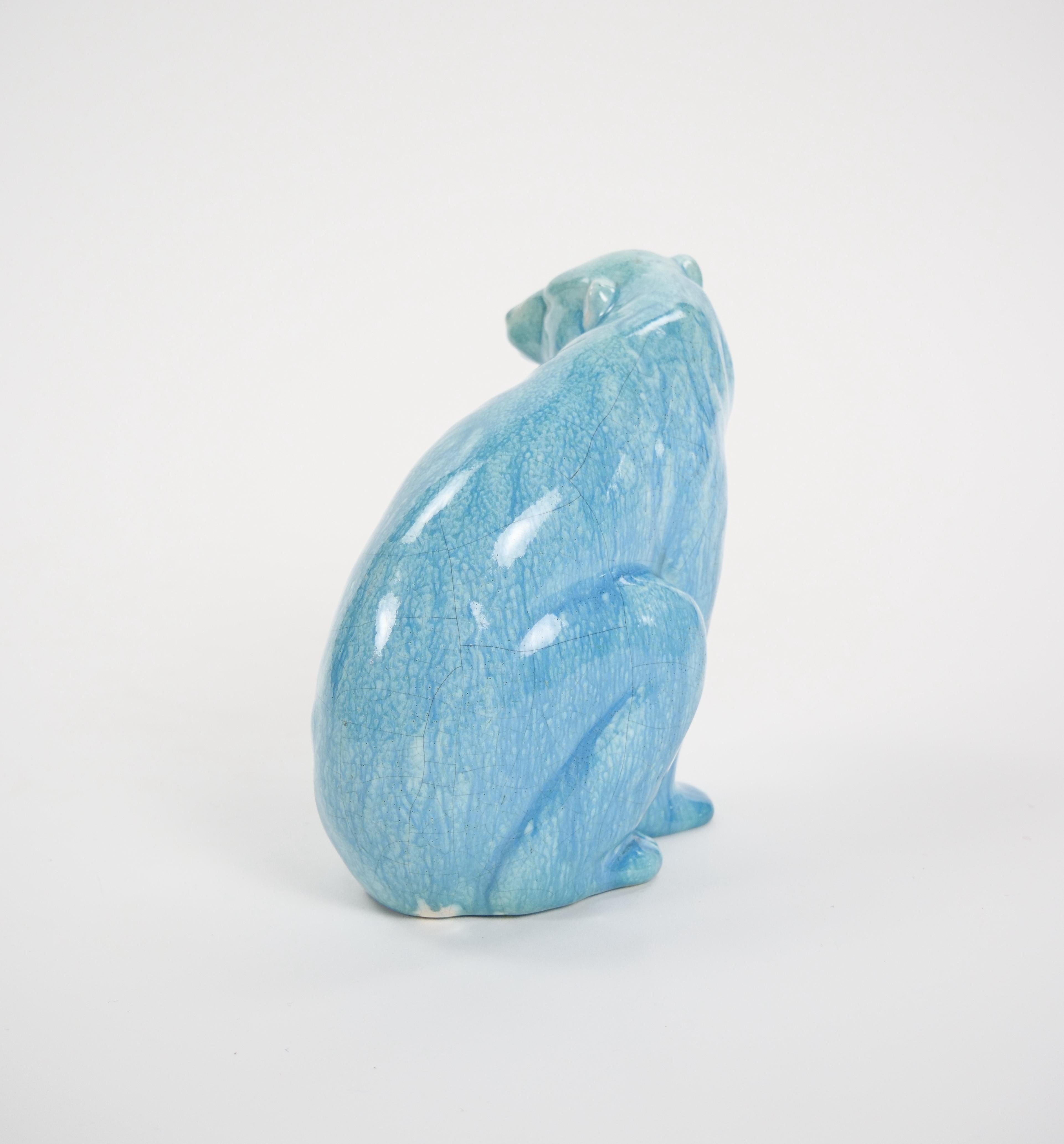 Sculpture d'ours polaire en porcelaine Minton du milieu du 20e siècle - fond bleu ciel en vente 3