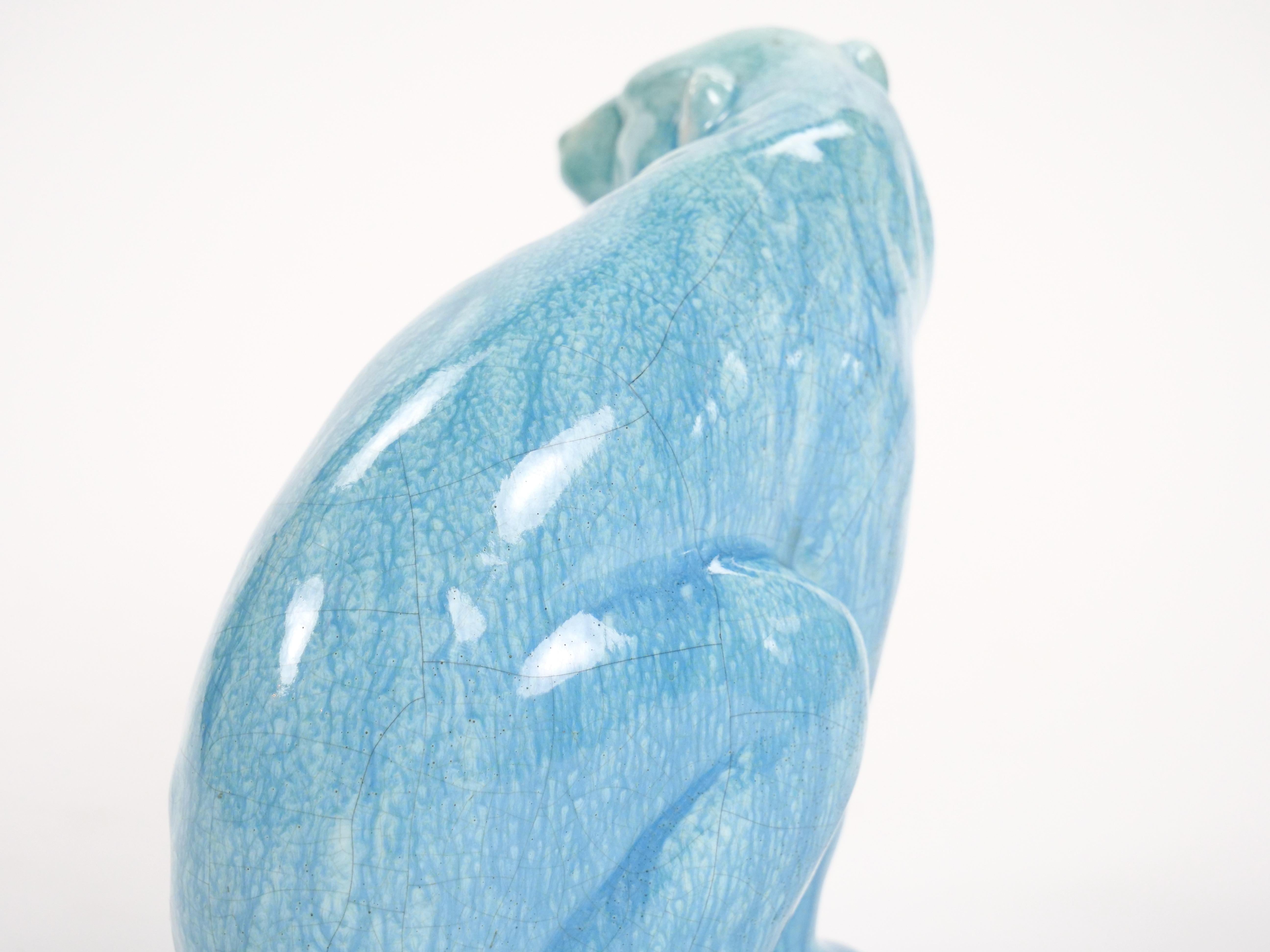 Sculpture d'ours polaire en porcelaine Minton du milieu du 20e siècle - fond bleu ciel en vente 4