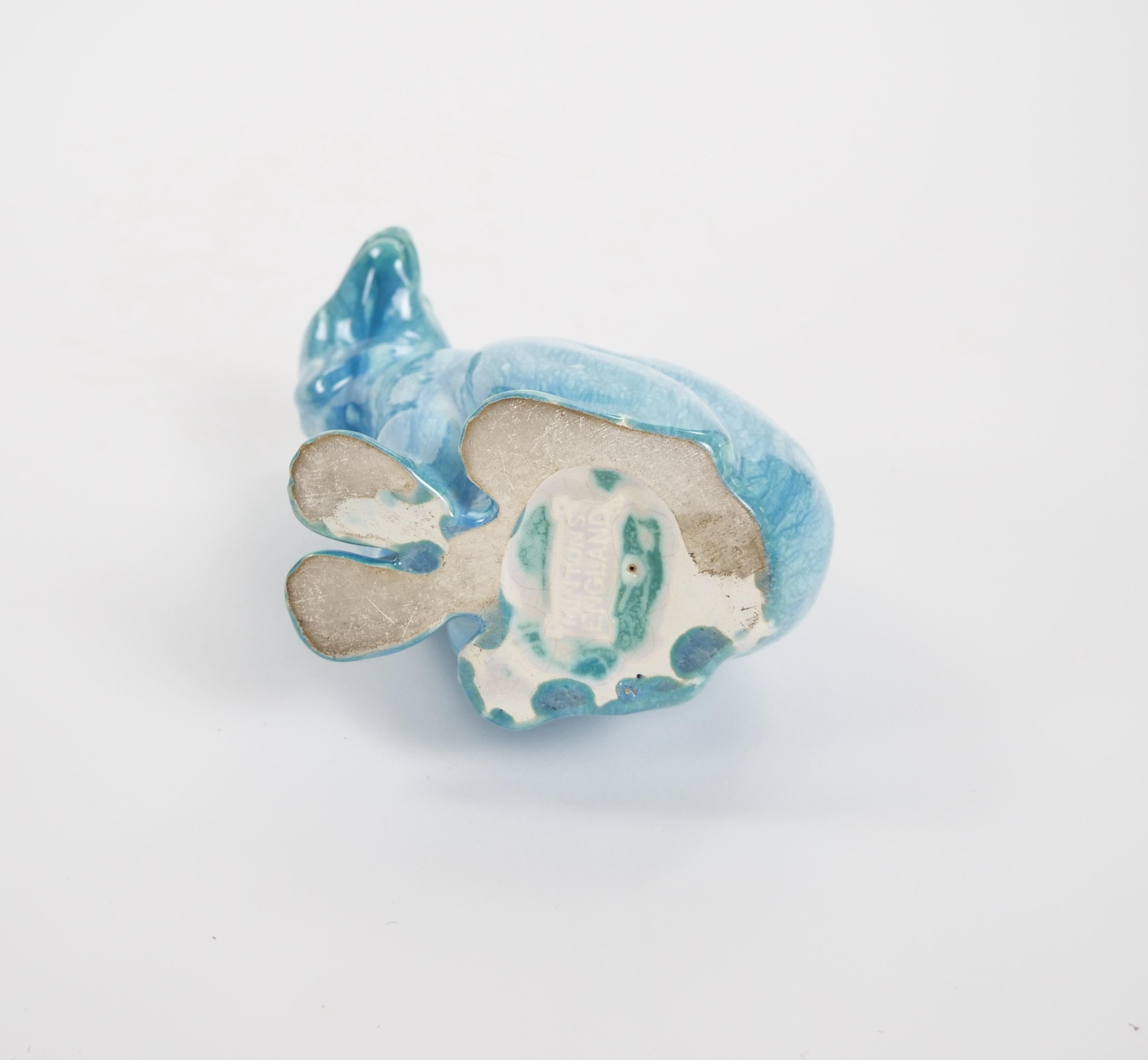 Sculpture d'ours polaire en porcelaine Minton du milieu du 20e siècle - fond bleu ciel en vente 7