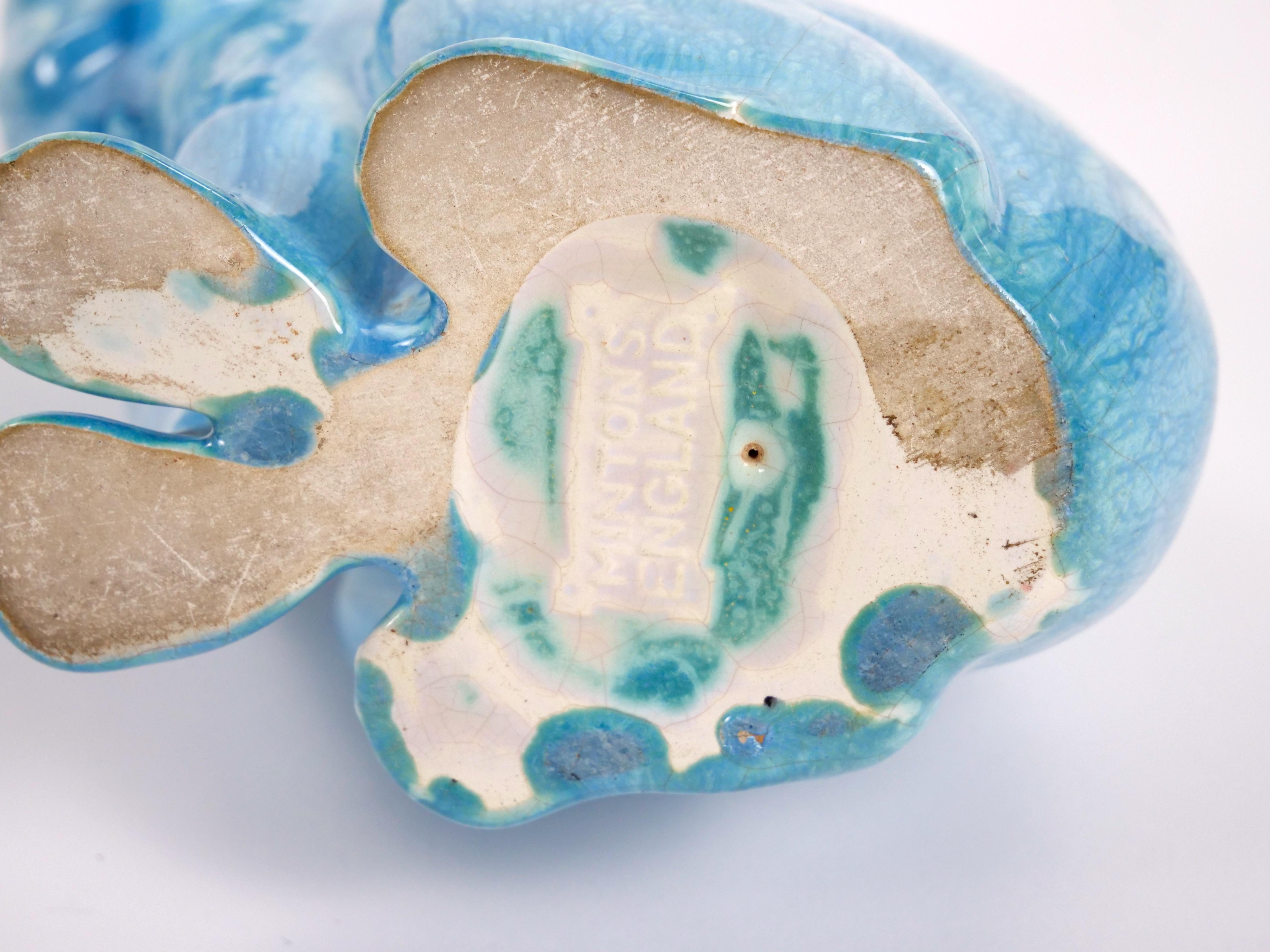 Sculpture d'ours polaire en porcelaine Minton du milieu du 20e siècle - fond bleu ciel en vente 8
