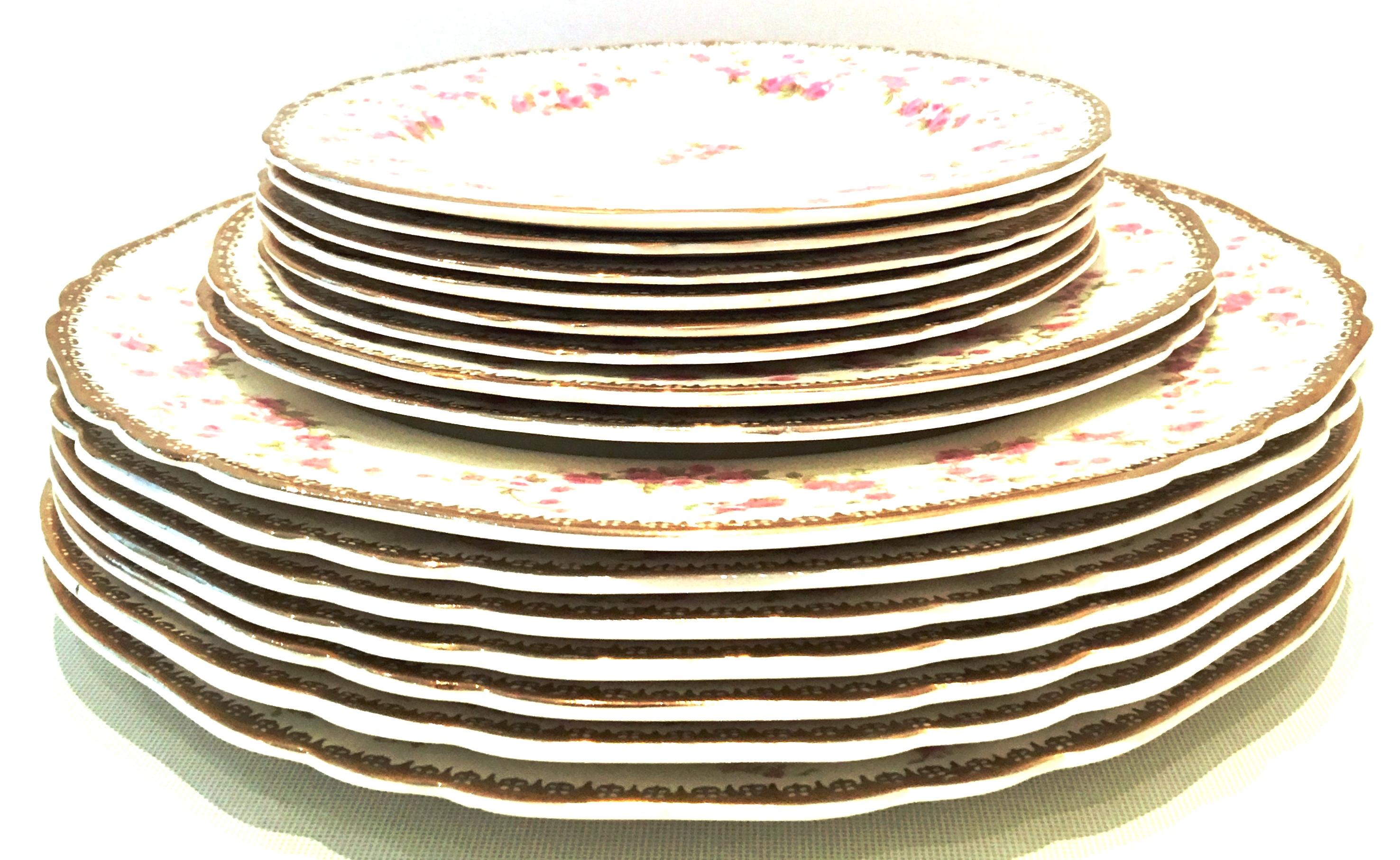 Mid-20th Century English Porcelain & 22K Gold Dinnerware Set of 15 by A. Meakin In Good Condition In West Palm Beach, FL