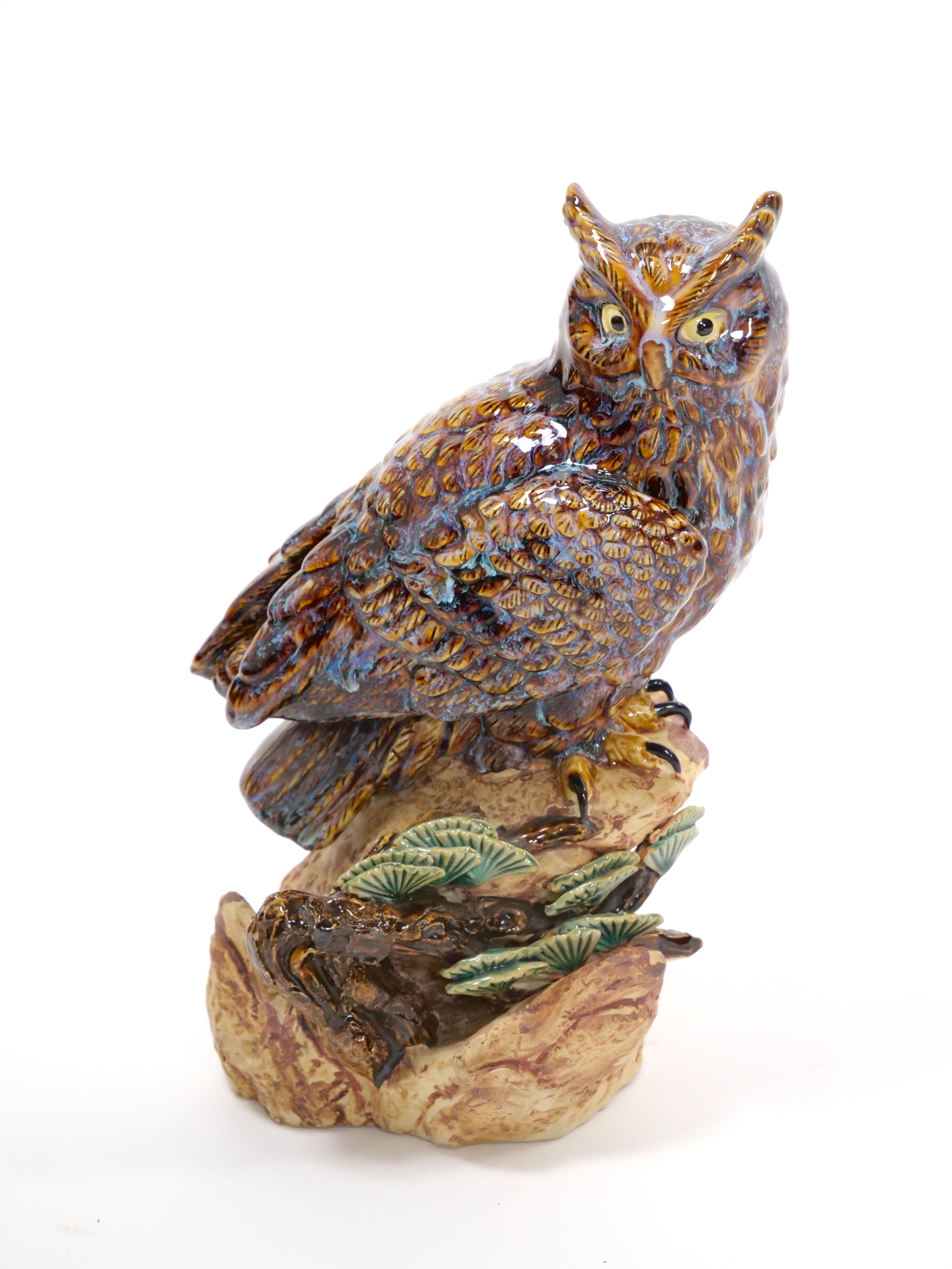 Escultura búho decorativa de porcelana inglesa de mediados del siglo XX en venta 4