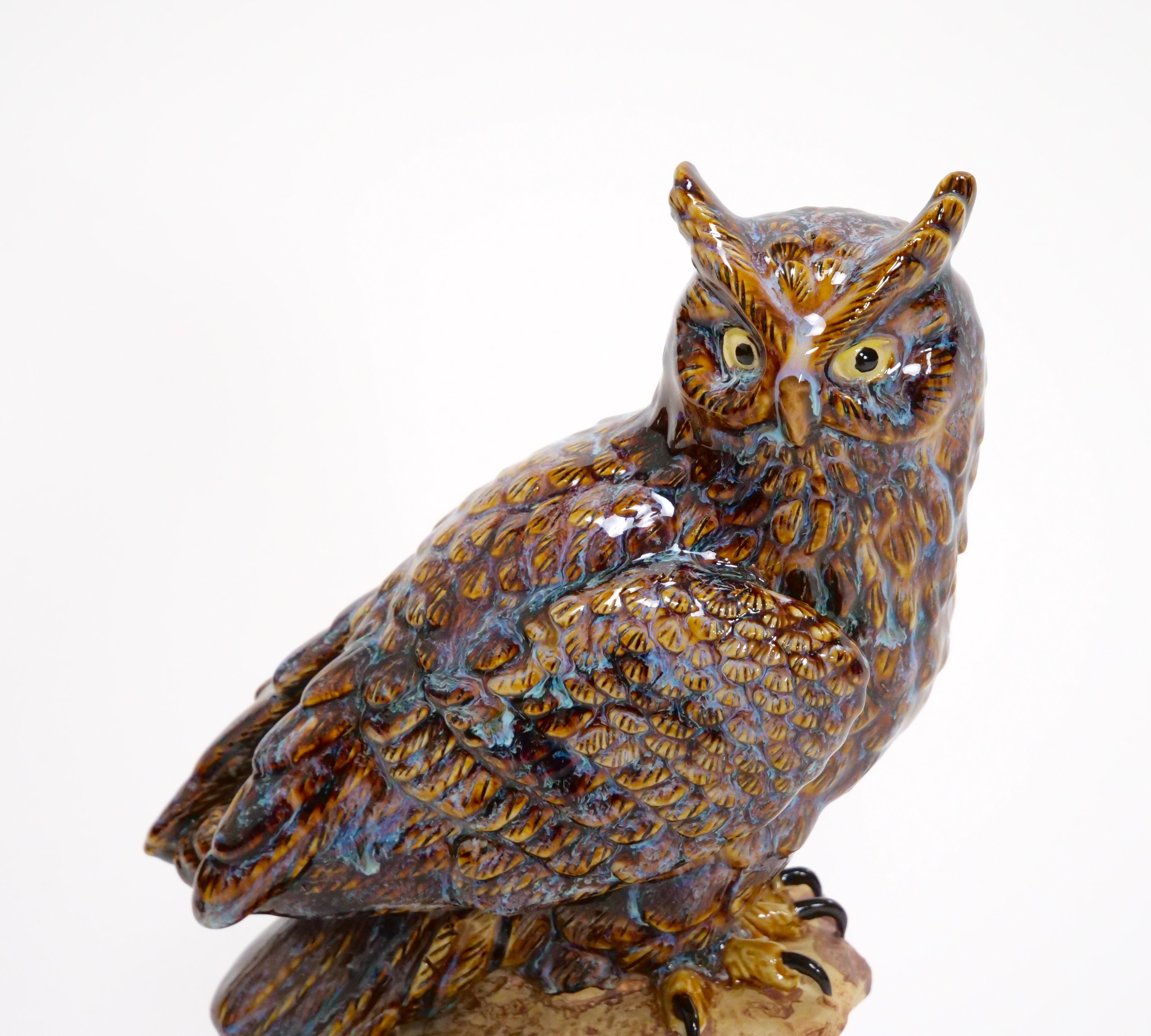 Escultura búho decorativa de porcelana inglesa de mediados del siglo XX Inglés en venta