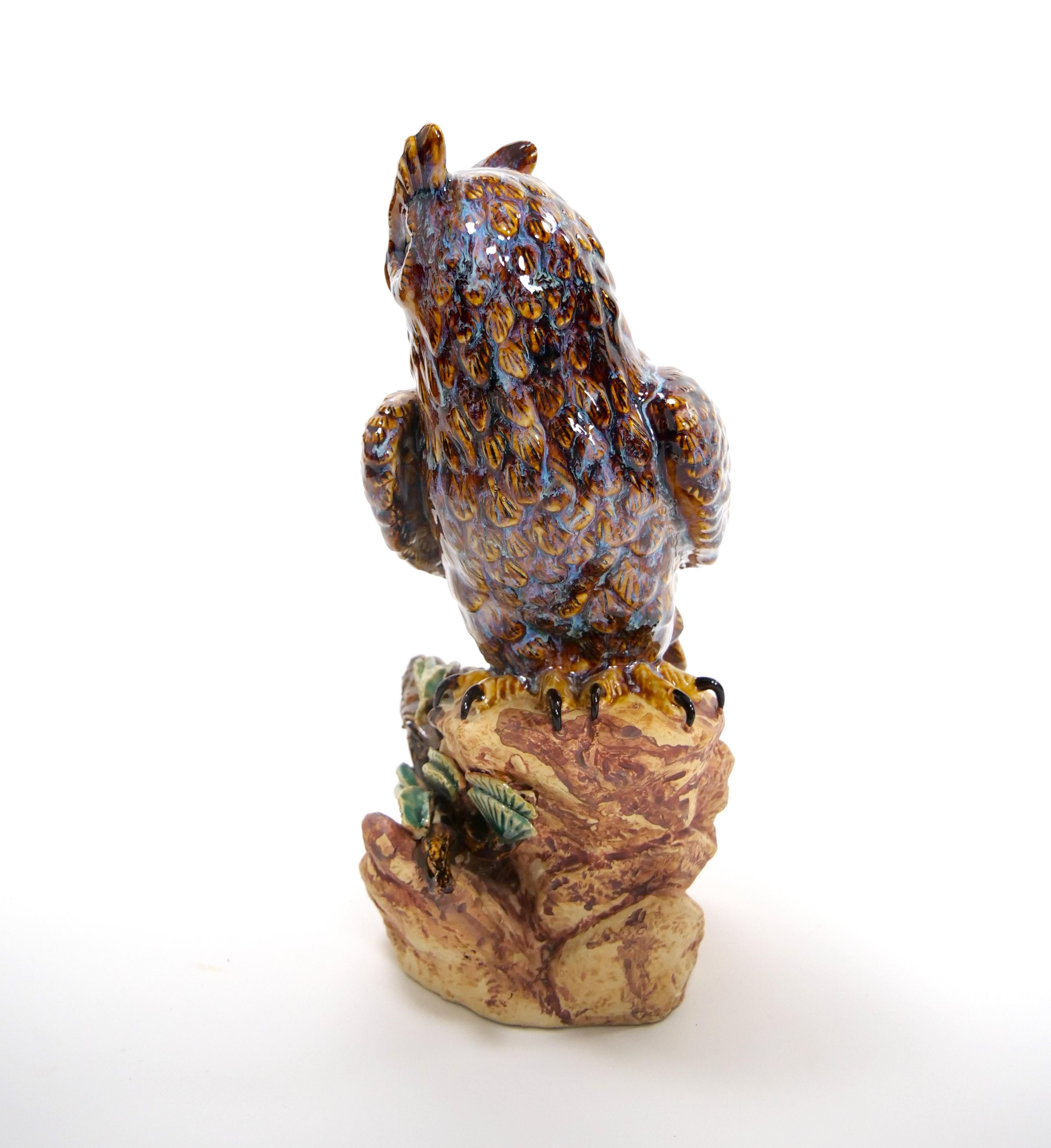Escultura búho decorativa de porcelana inglesa de mediados del siglo XX Porcelana en venta