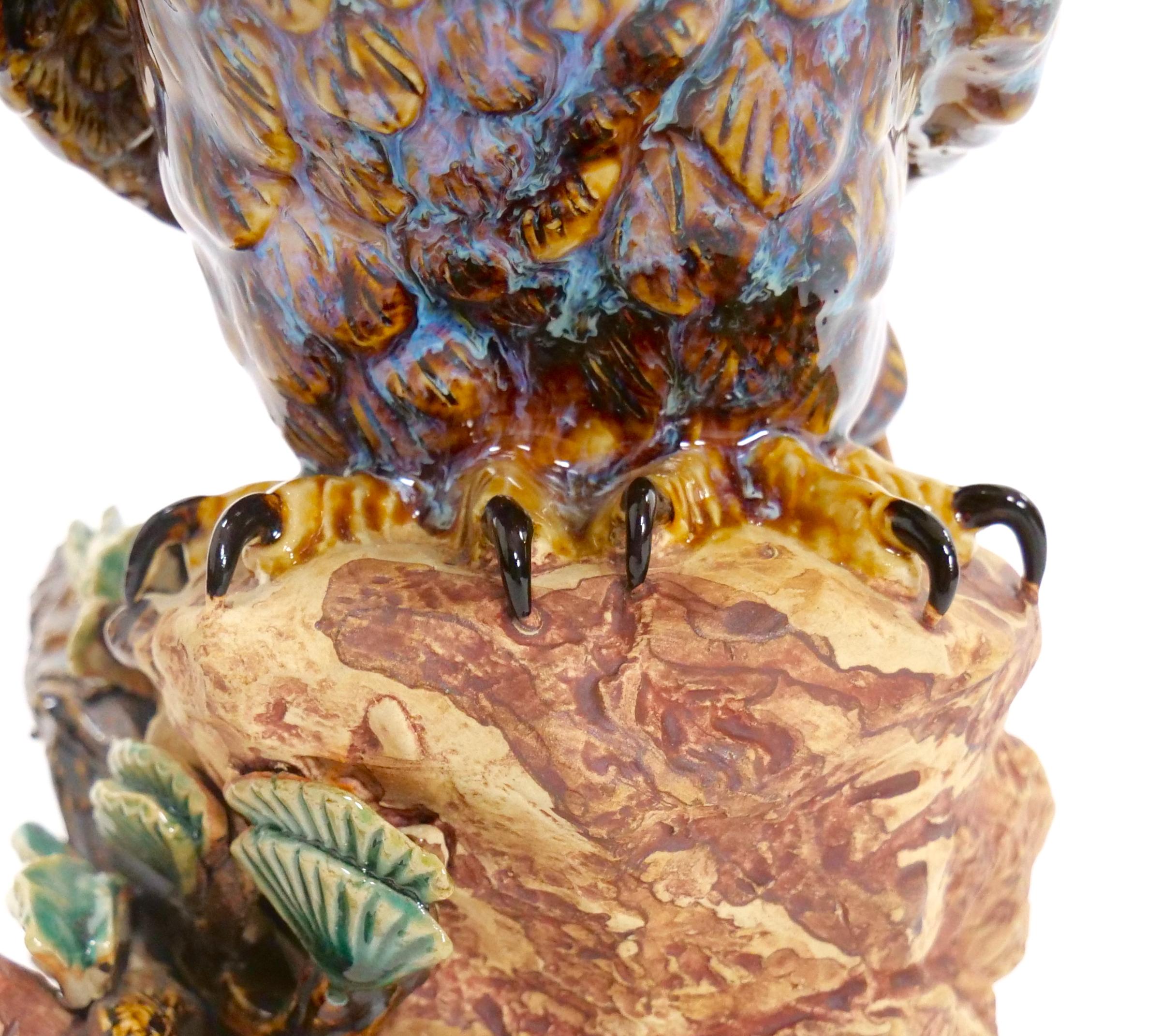 Escultura búho decorativa de porcelana inglesa de mediados del siglo XX en venta 3
