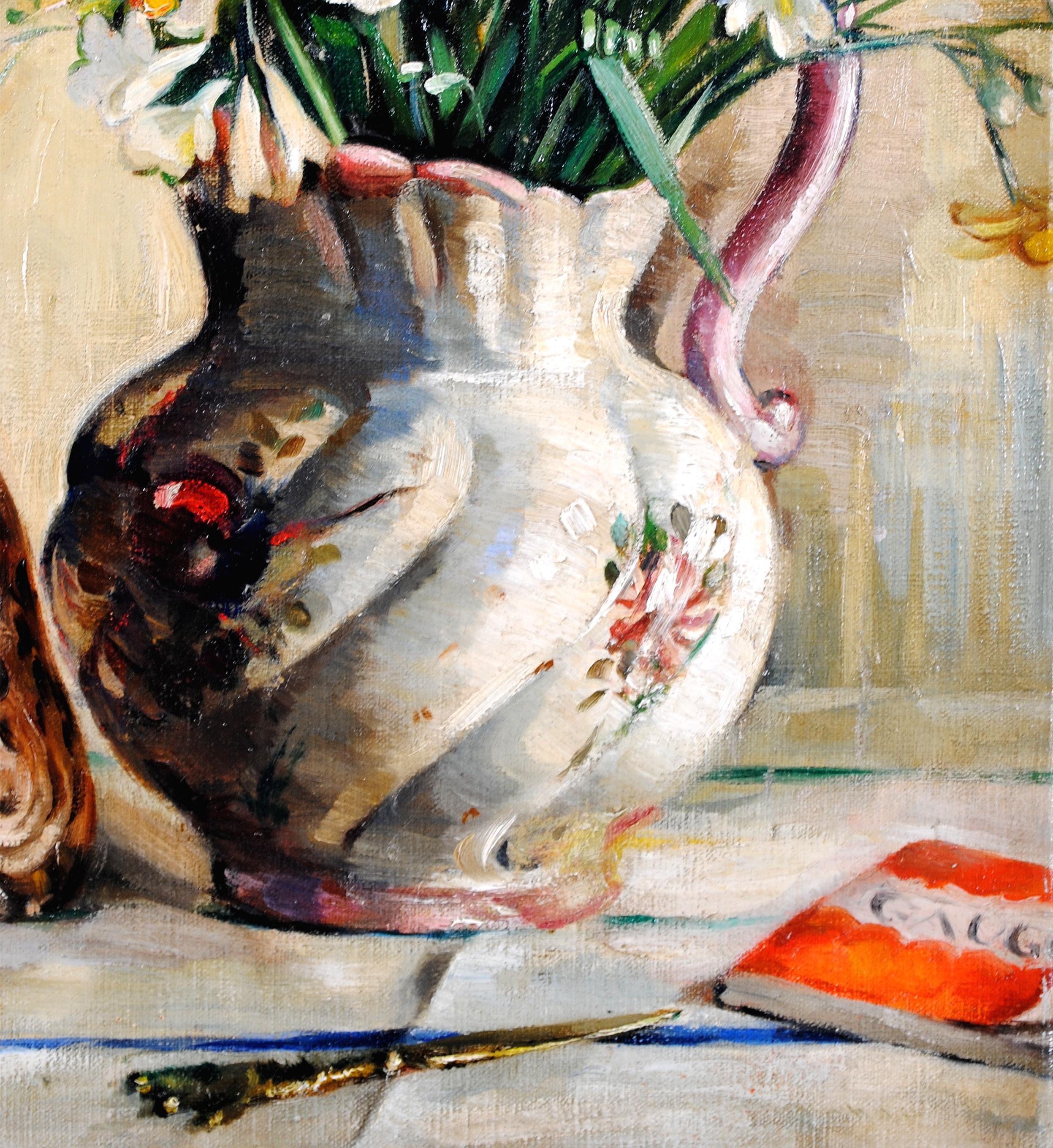 Fiori, gatto e libro - Pittura a olio English Impressionist della metà del XX secolo in vendita 2