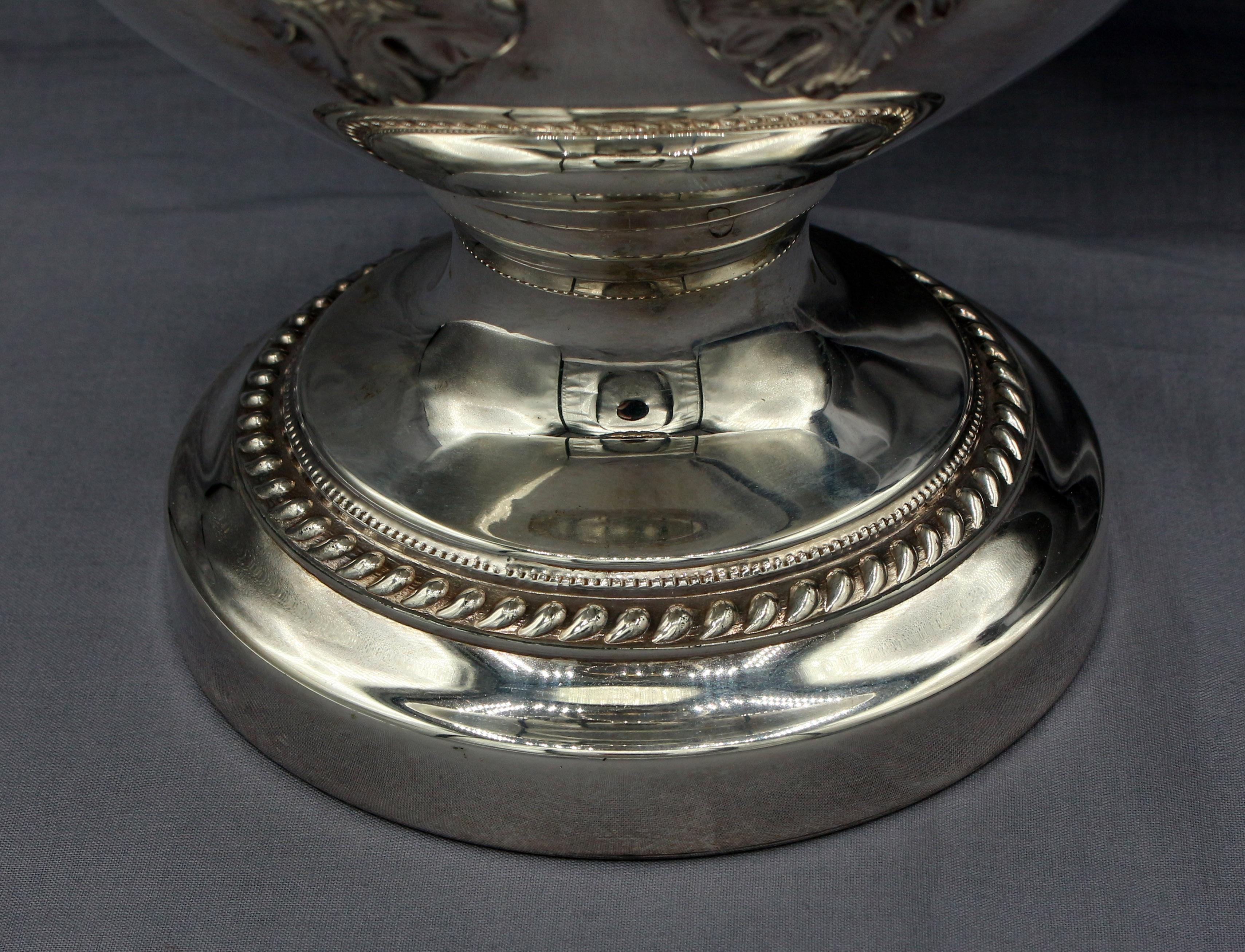 Mid-20th Century English Silver Plated Champagne Cooler In Good Condition For Sale In Chapel Hill, NC
