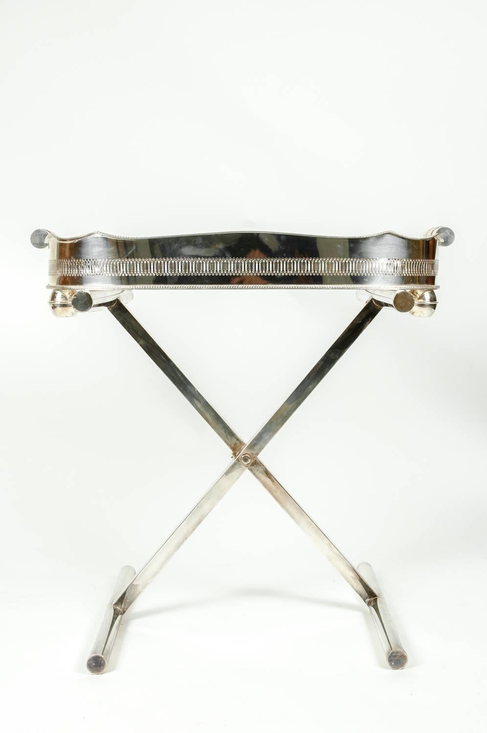 Beautiful mid-20th century English barware / serving tray with folding stand. The tray featured very high bordered gallery with two handles decorated with acanthus and center plaque for engraving purpose. The stand can be easily stored while not in