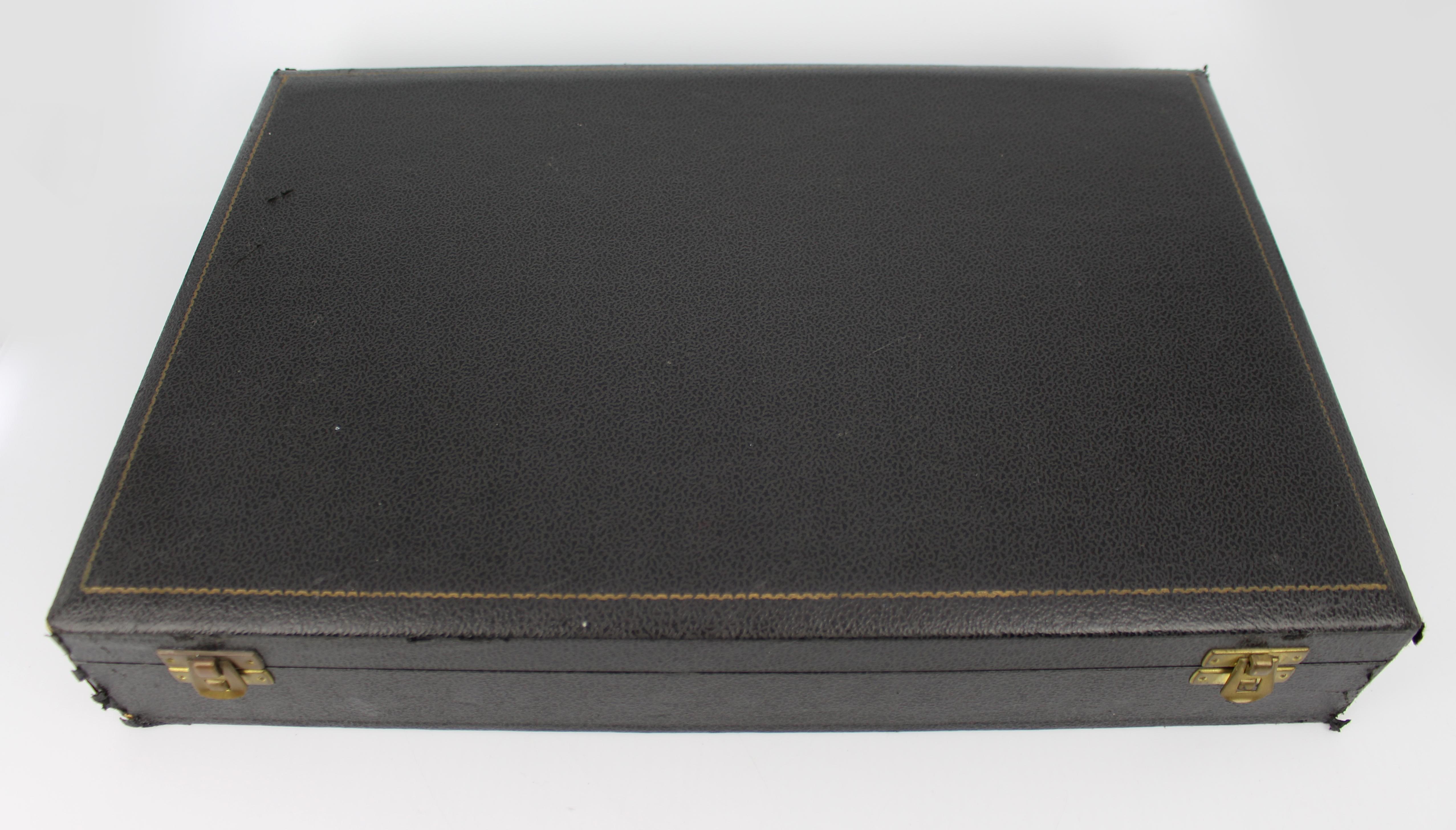 Mid-20th Century English Sterling Silver Vanity Set by Charles S. Green & Co Ltd For Sale 7