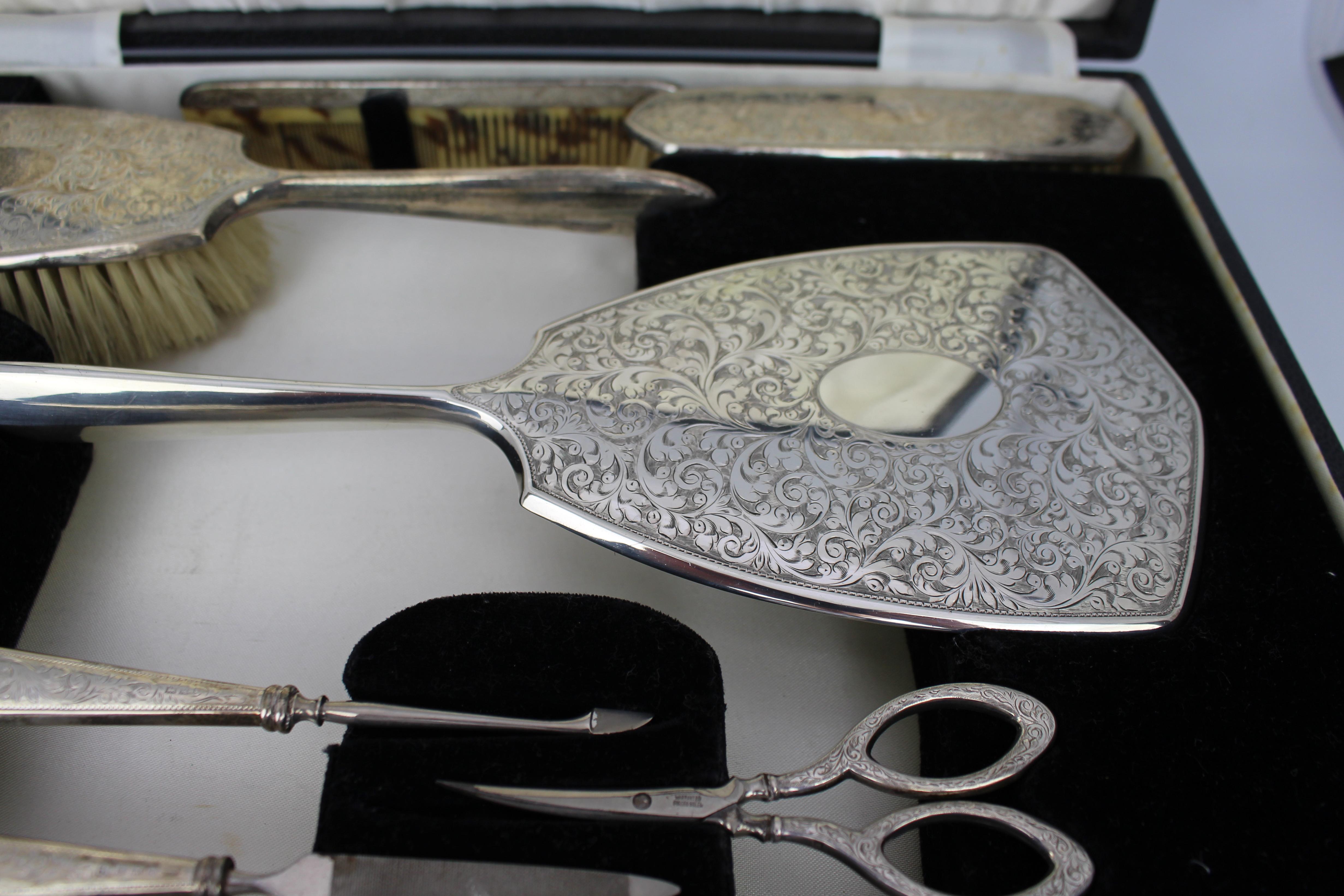 Mid-20th Century English Sterling Silver Vanity Set by Charles S. Green & Co Ltd In Good Condition For Sale In Worcester, GB