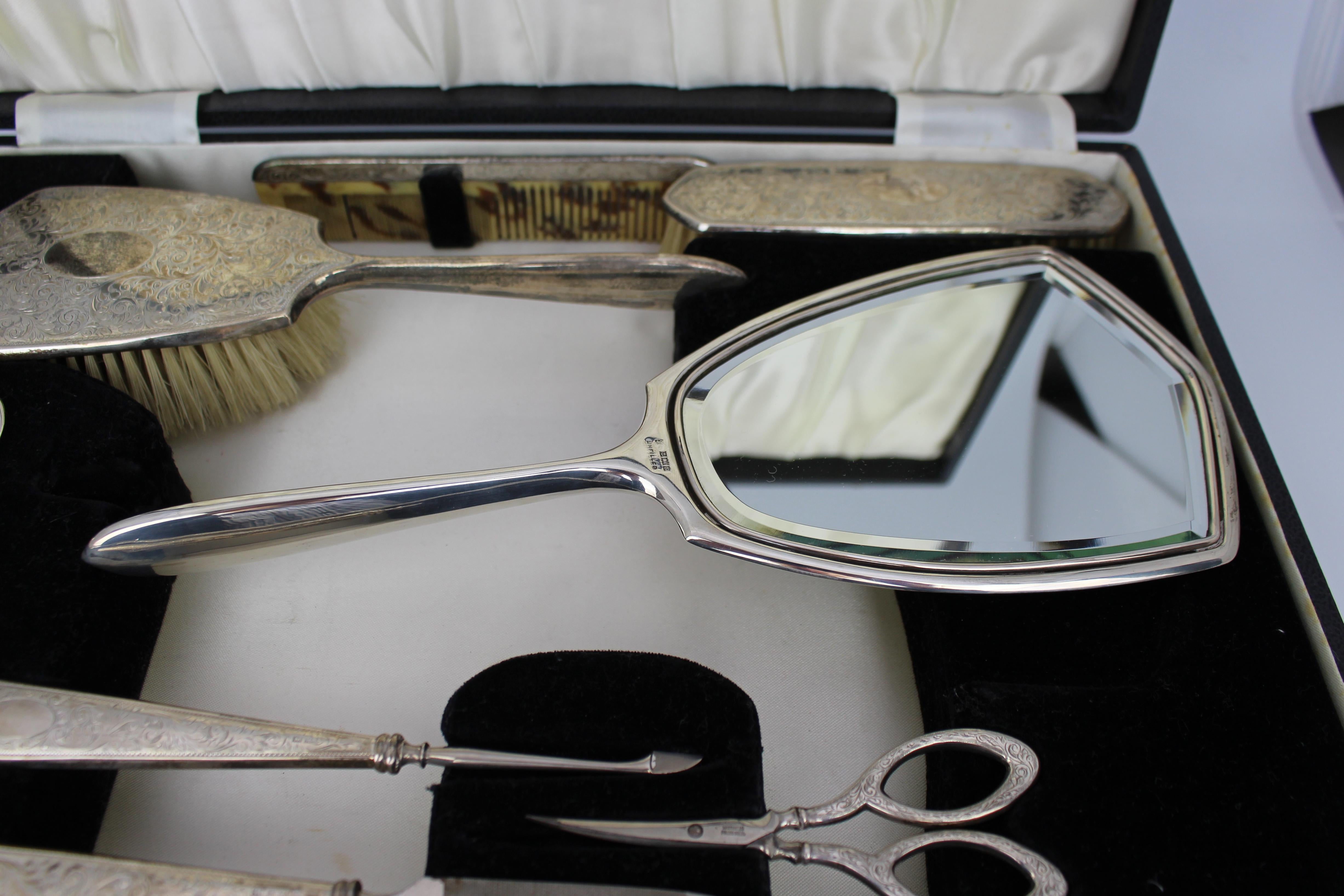 Mid-20th Century English Sterling Silver Vanity Set by Charles S. Green & Co Ltd For Sale 1