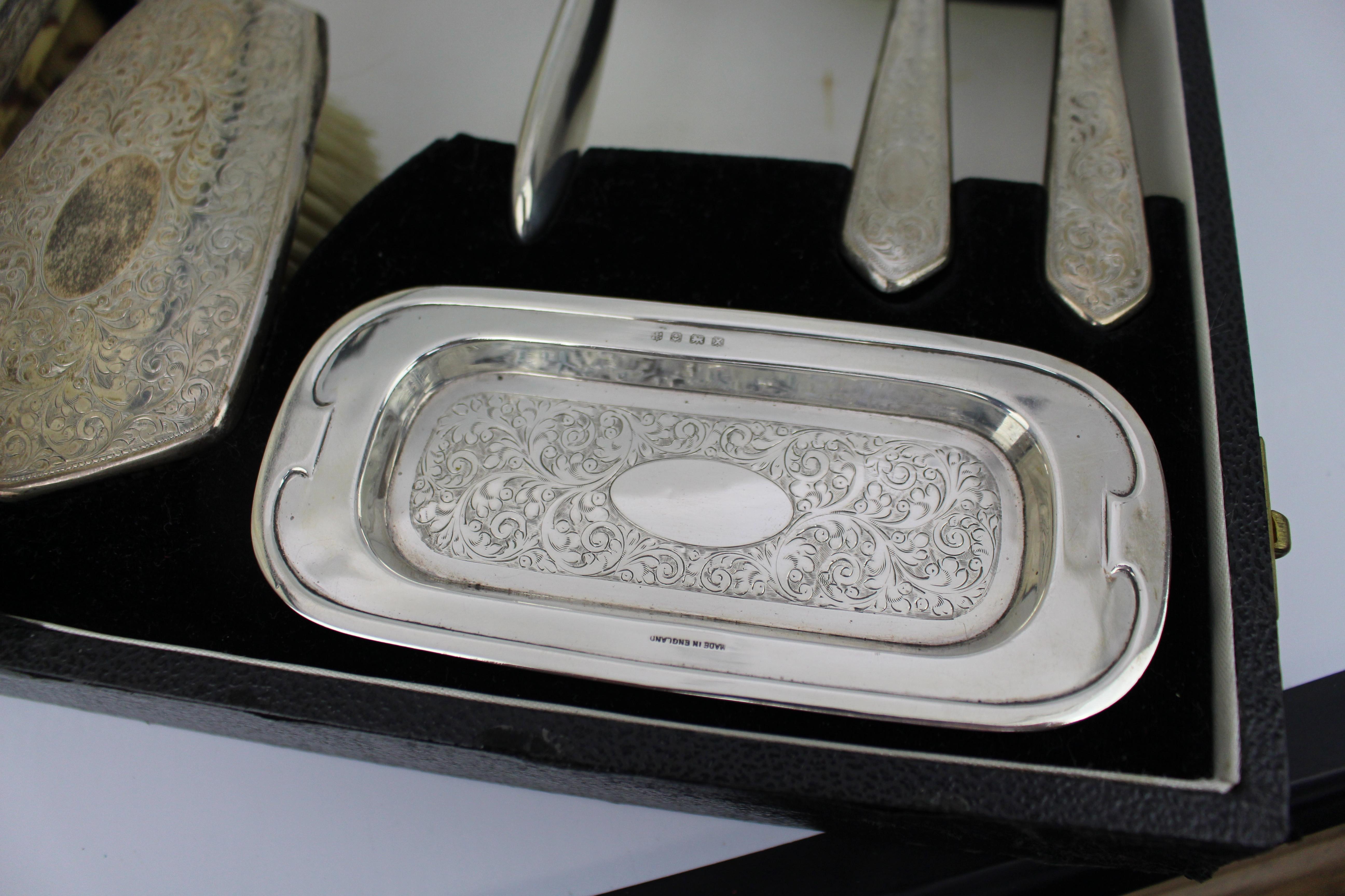 Mid-20th Century English Sterling Silver Vanity Set by Charles S. Green & Co Ltd For Sale 3