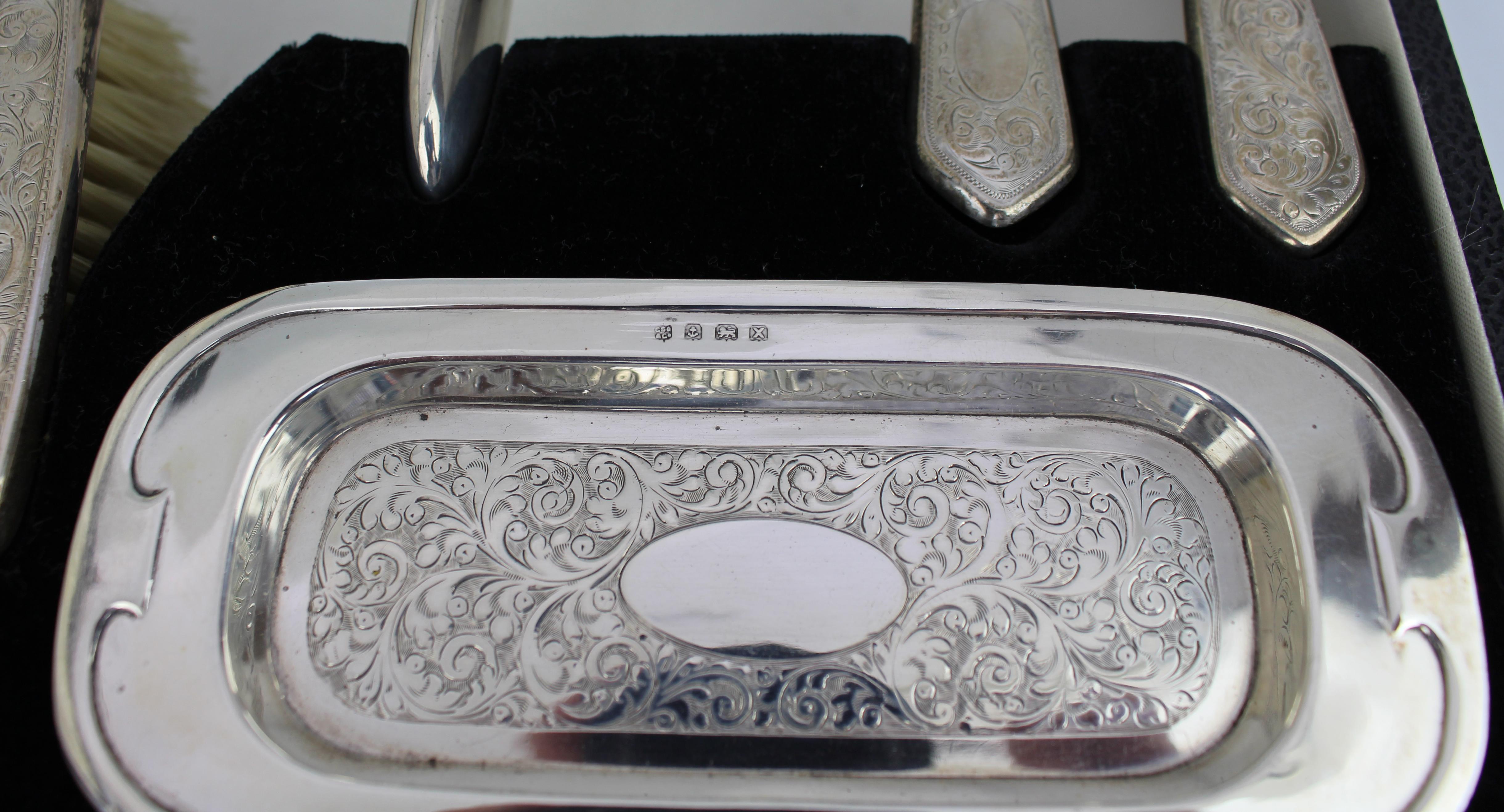 Mid-20th Century English Sterling Silver Vanity Set by Charles S. Green & Co Ltd For Sale 4