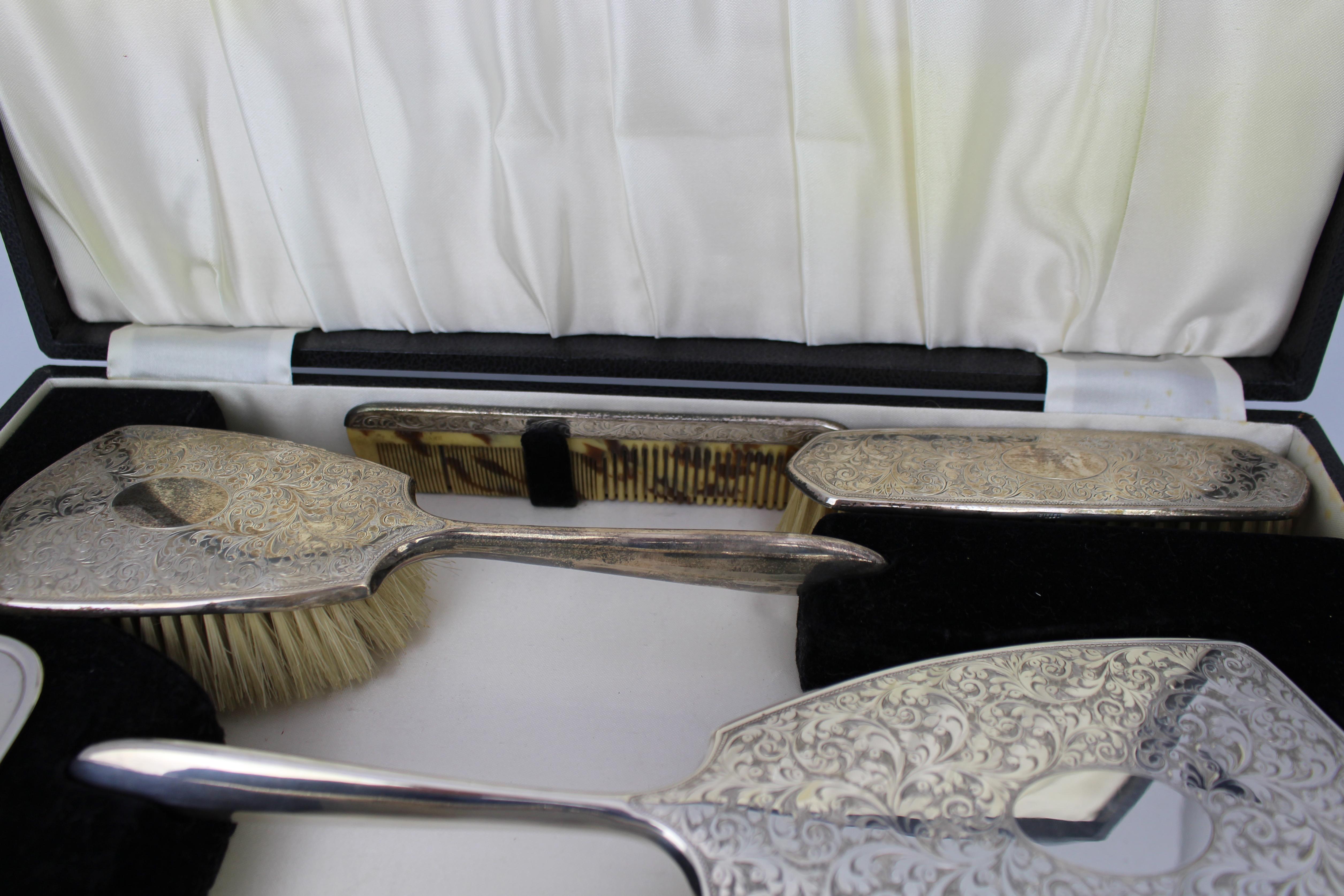 Mid-20th Century English Sterling Silver Vanity Set by Charles S. Green & Co Ltd For Sale 5