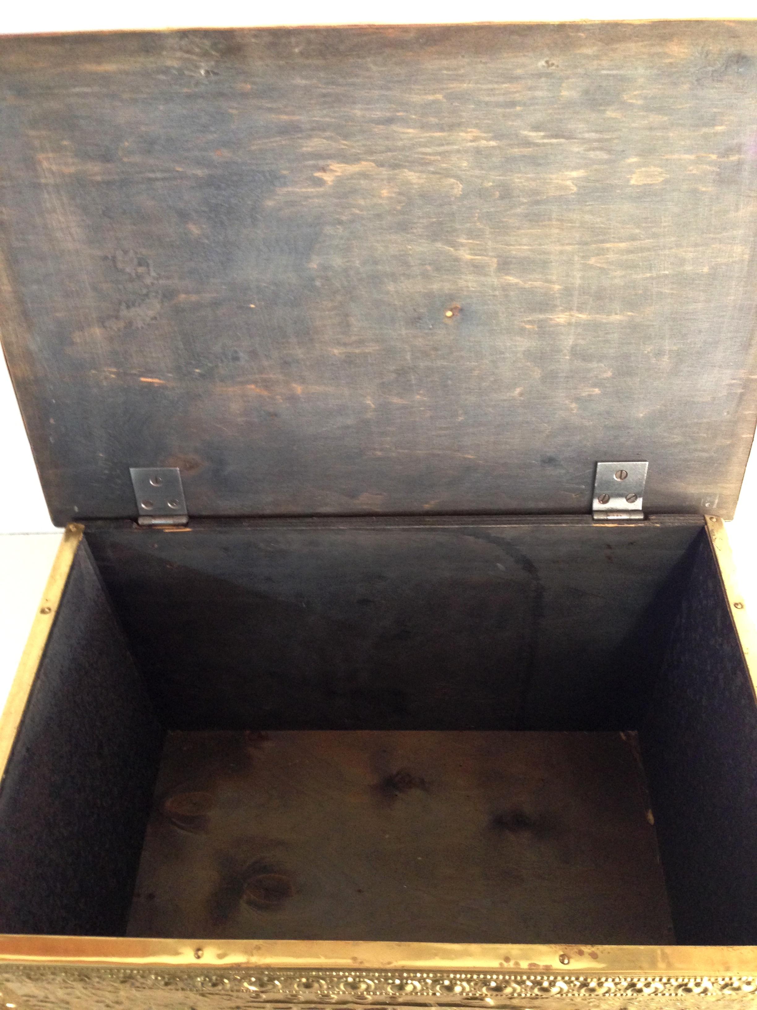 Mid-20th Century English Wood and Brass Repousse Storage Box 4