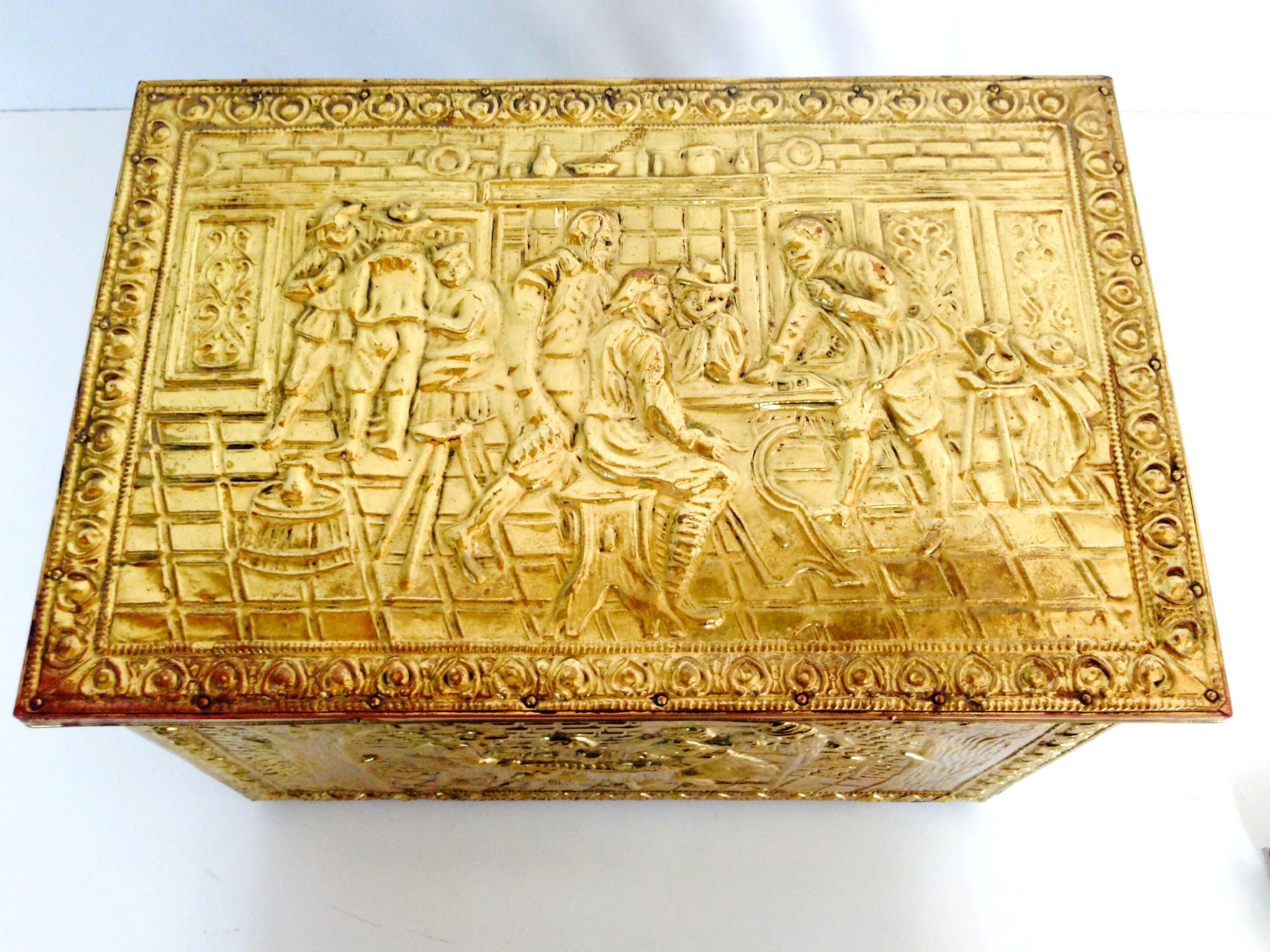 Mid-20th Century English Wood and Brass Repousse Storage Box 1
