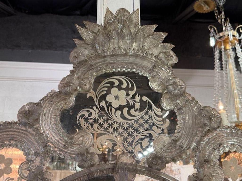 20ième siècle Miroir vénitien gravé du milieu du 20e siècle en vente