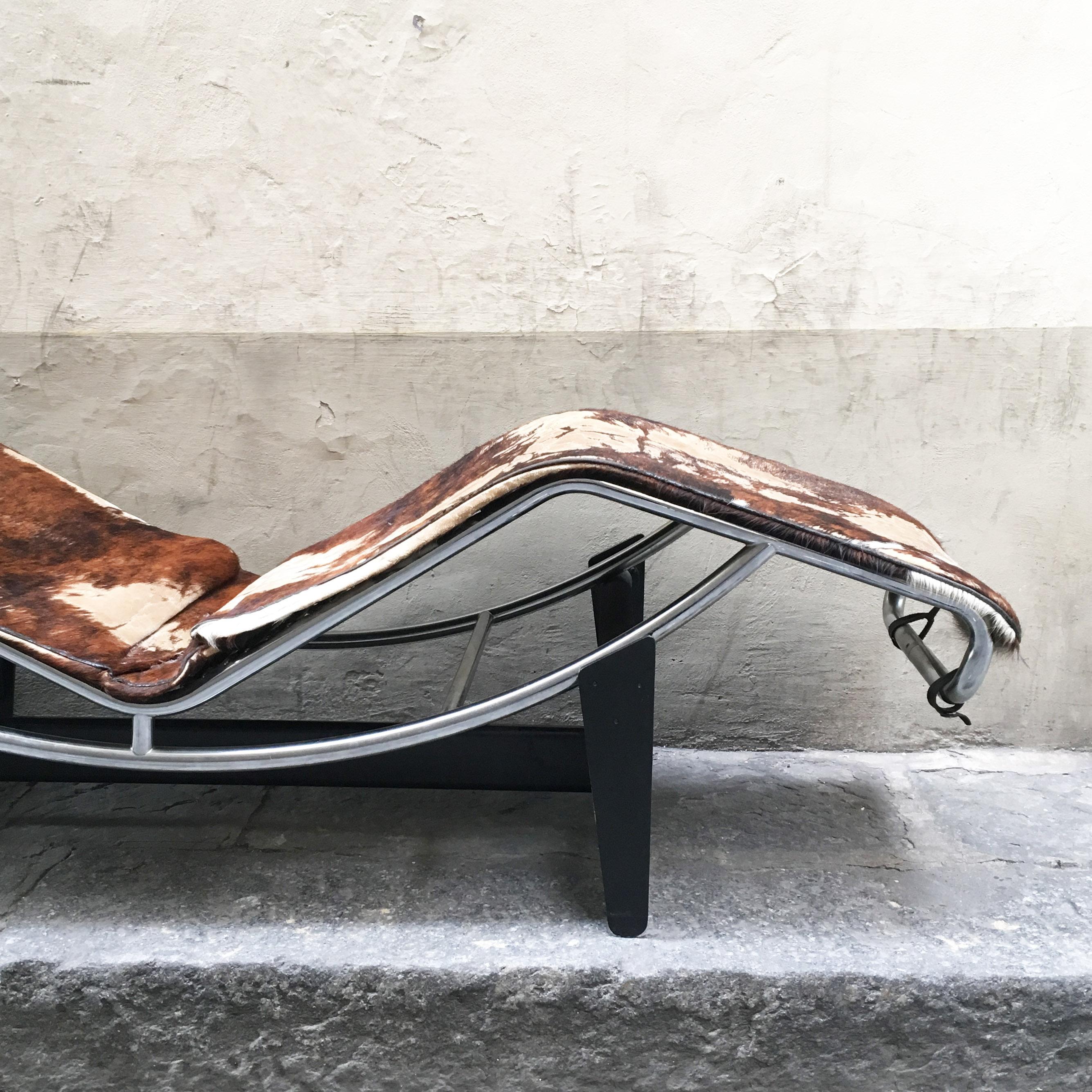 Mid-20th Century European Design Le Corbusier LC4 Lounge Chair for Cassina In Good Condition In Firenze, Tuscany