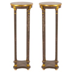 Mesa con dos pedestales de madera pintada europea de mediados del siglo XX.