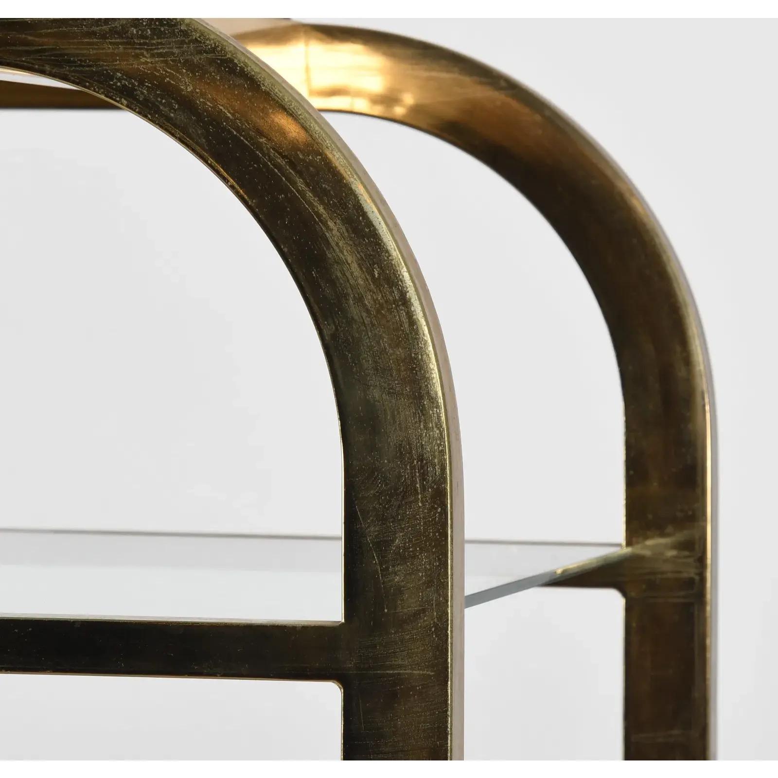 Americano Etagere espandibile in ottone Dia della metà del XX secolo nello stile di Milo Baughman in vendita