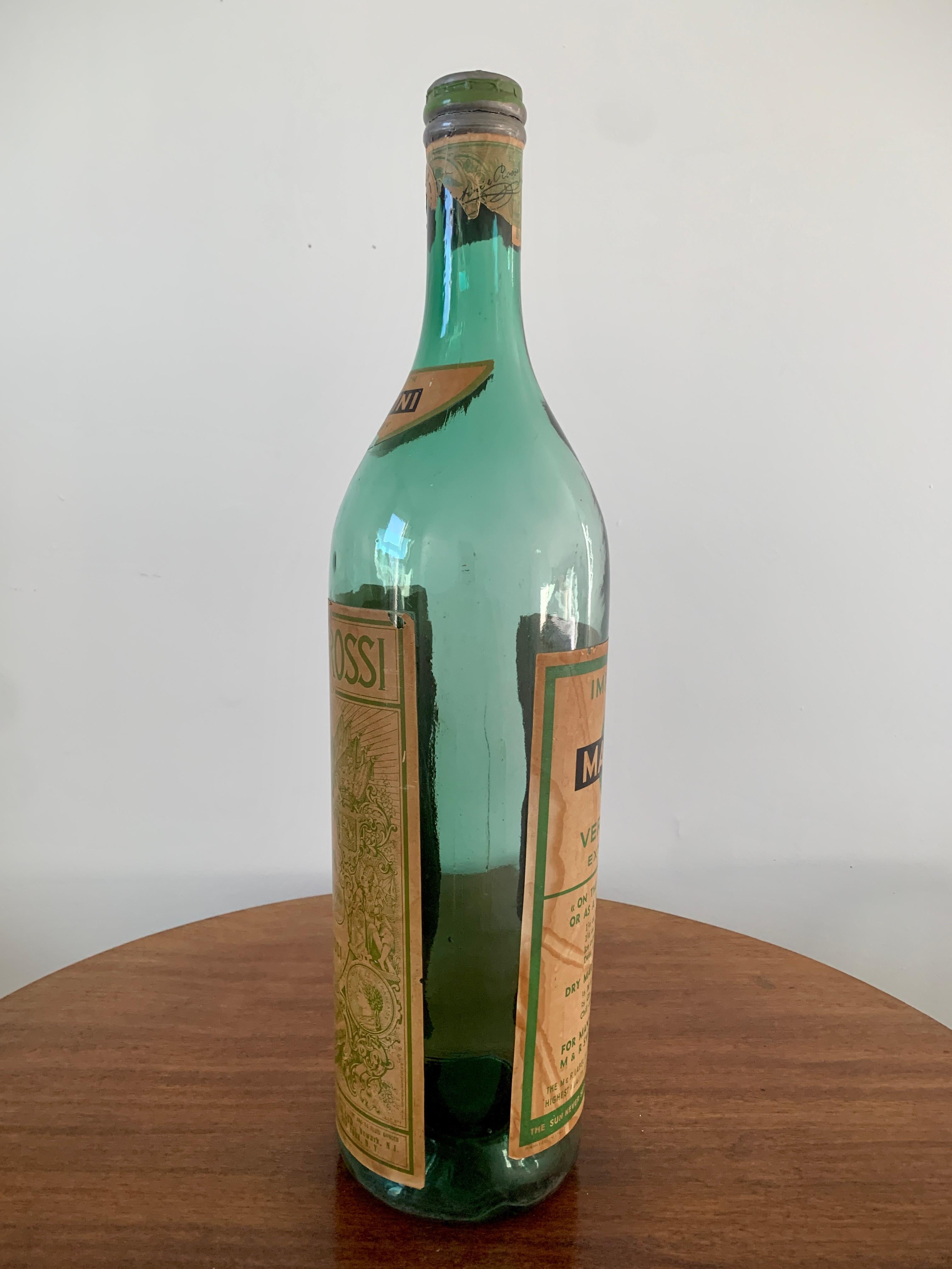 Bottiglia di vetro Martini & Rossi Vermouth extra large della metà del XX secolo in vendita 4