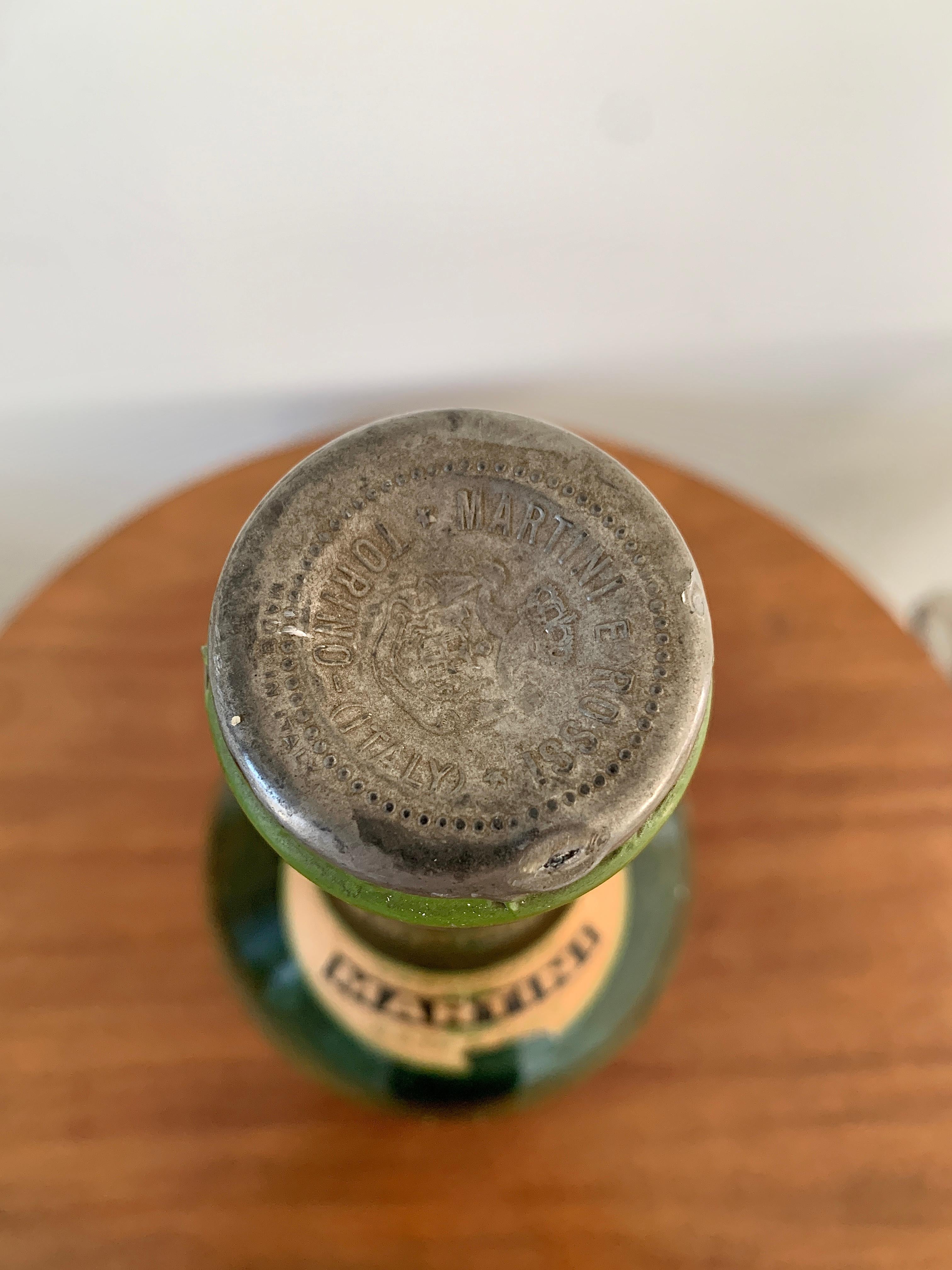 Bottiglia di vetro Martini & Rossi Vermouth extra large della metà del XX secolo in vendita 5