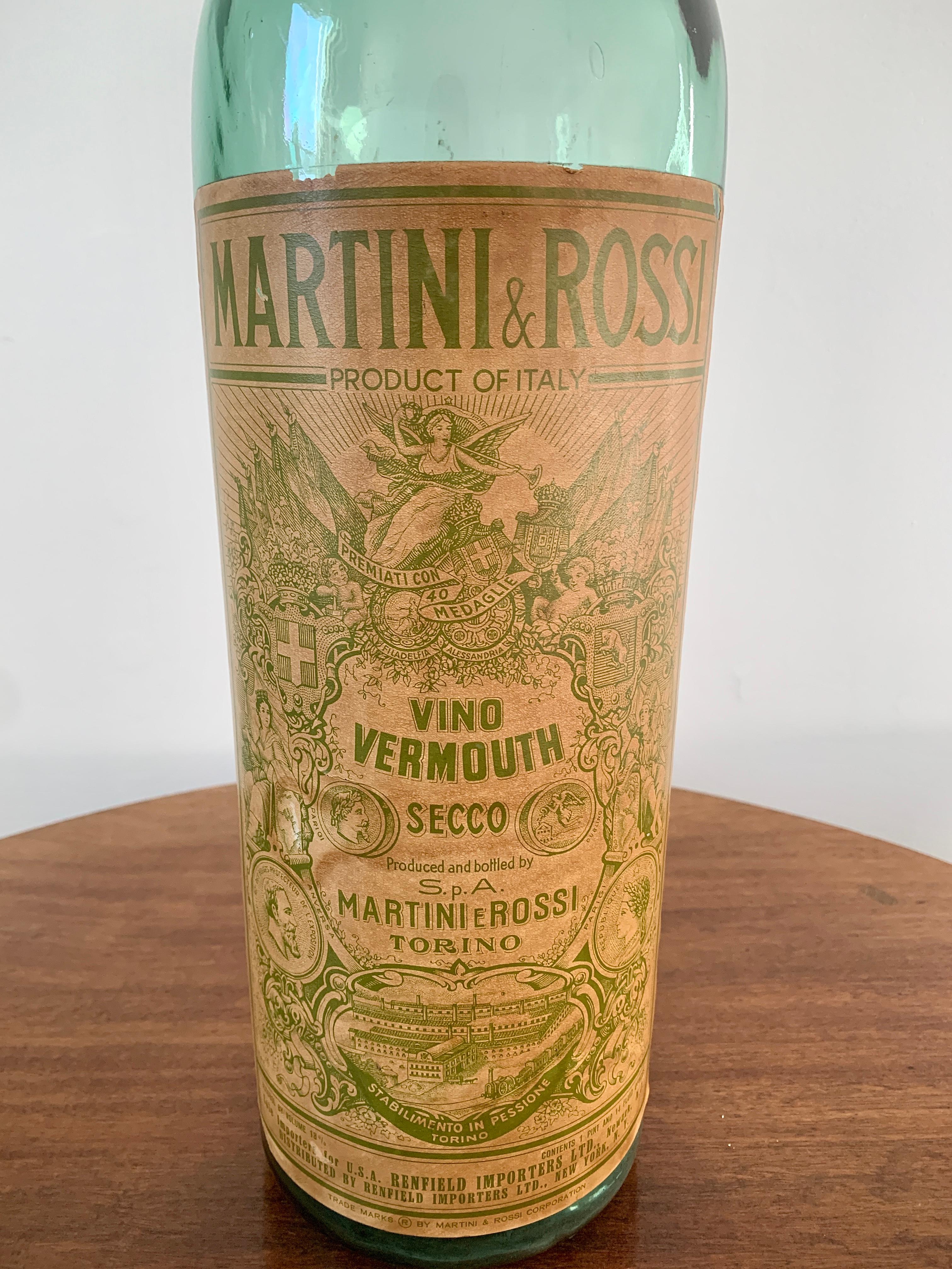 Bottiglia di vetro Martini & Rossi Vermouth extra large della metà del XX secolo In condizioni buone in vendita a Elkhart, IN