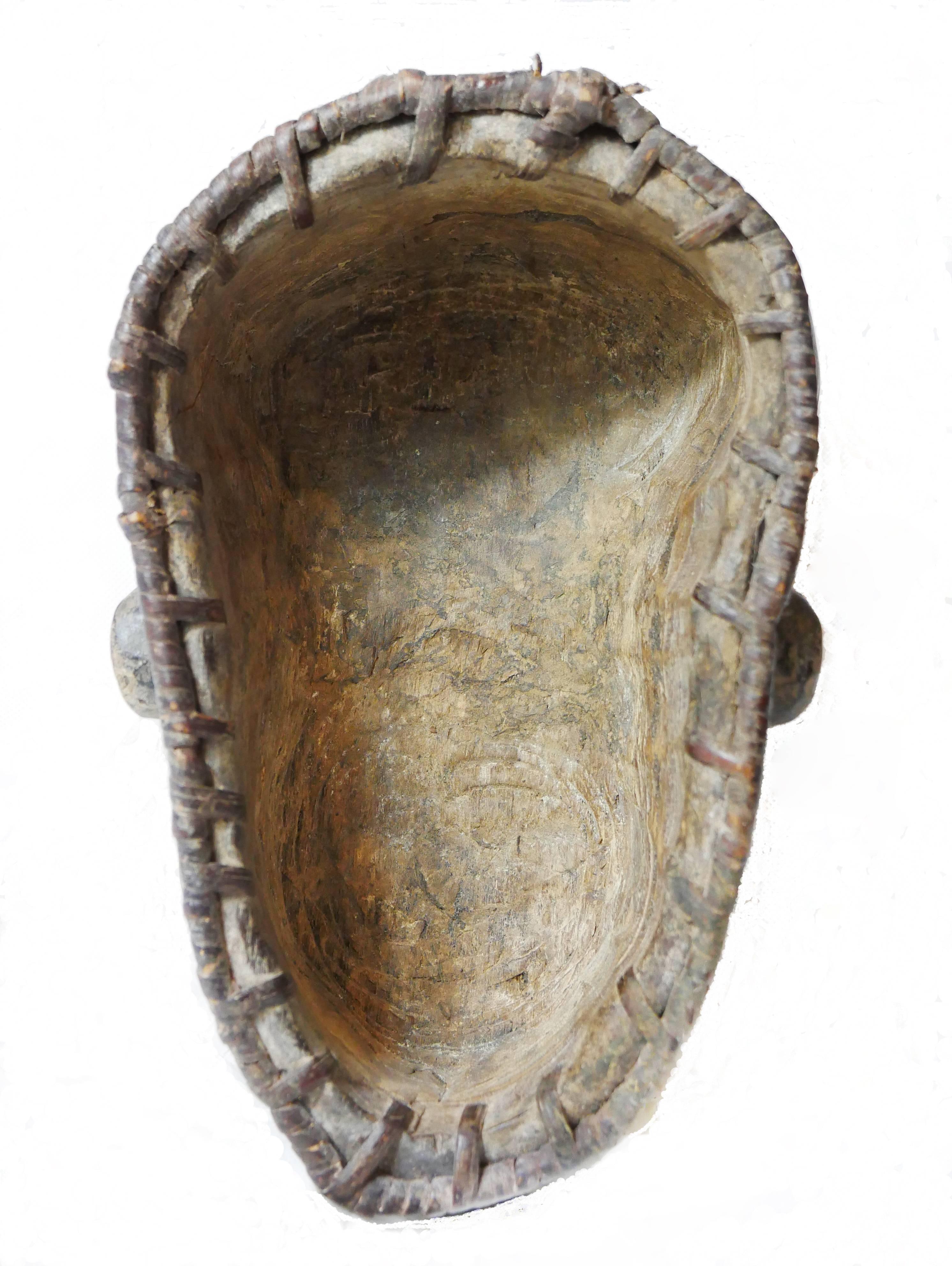 Mid-20th Century Fang Mask from Gabon In Excellent Condition For Sale In Edinburgh, GB