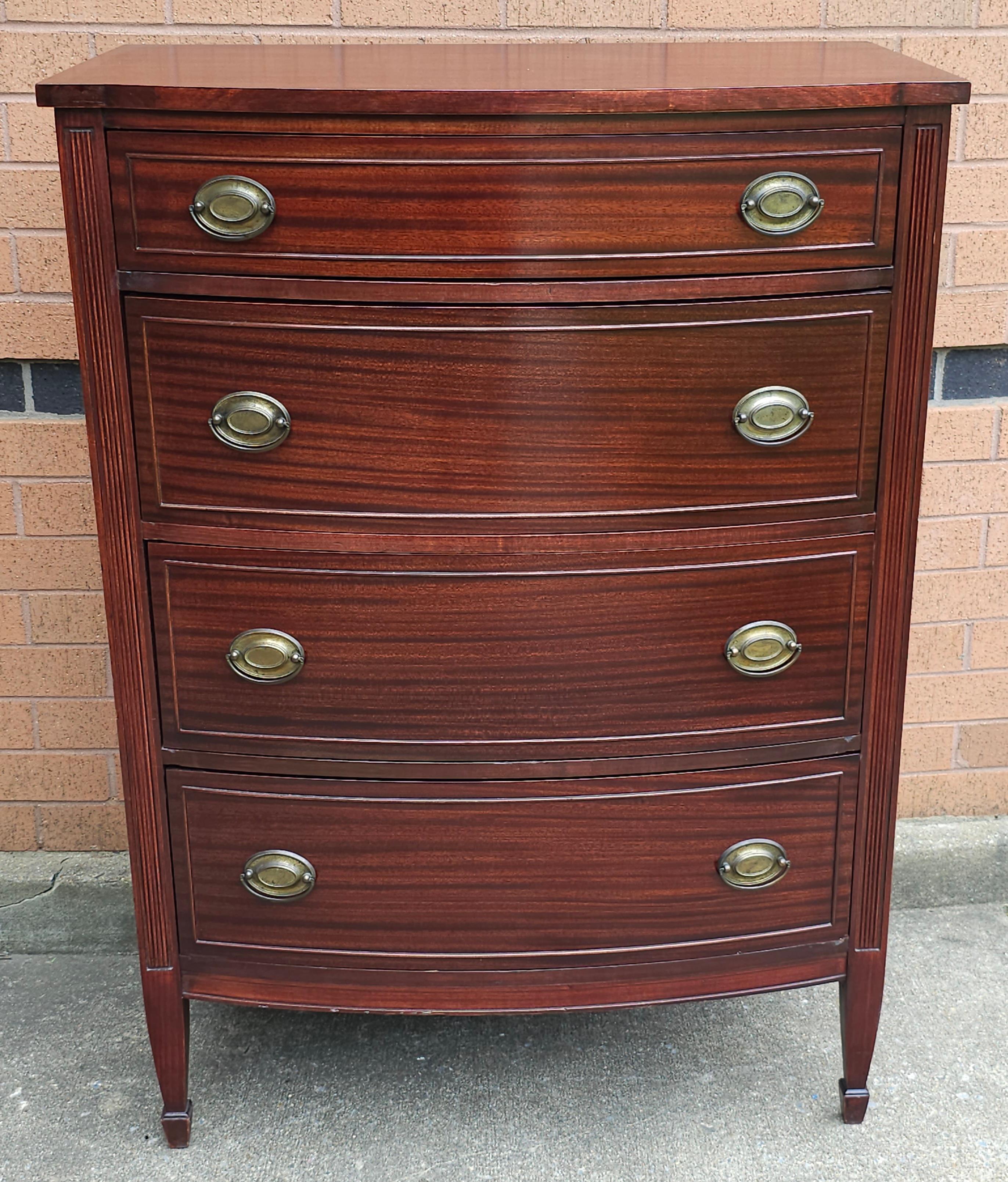 A Mid 20th Century Federal Hepplewhite Style Mahogany Chest of Drawers. Recently refibished and in Great vintage condition.
Measures 34.25