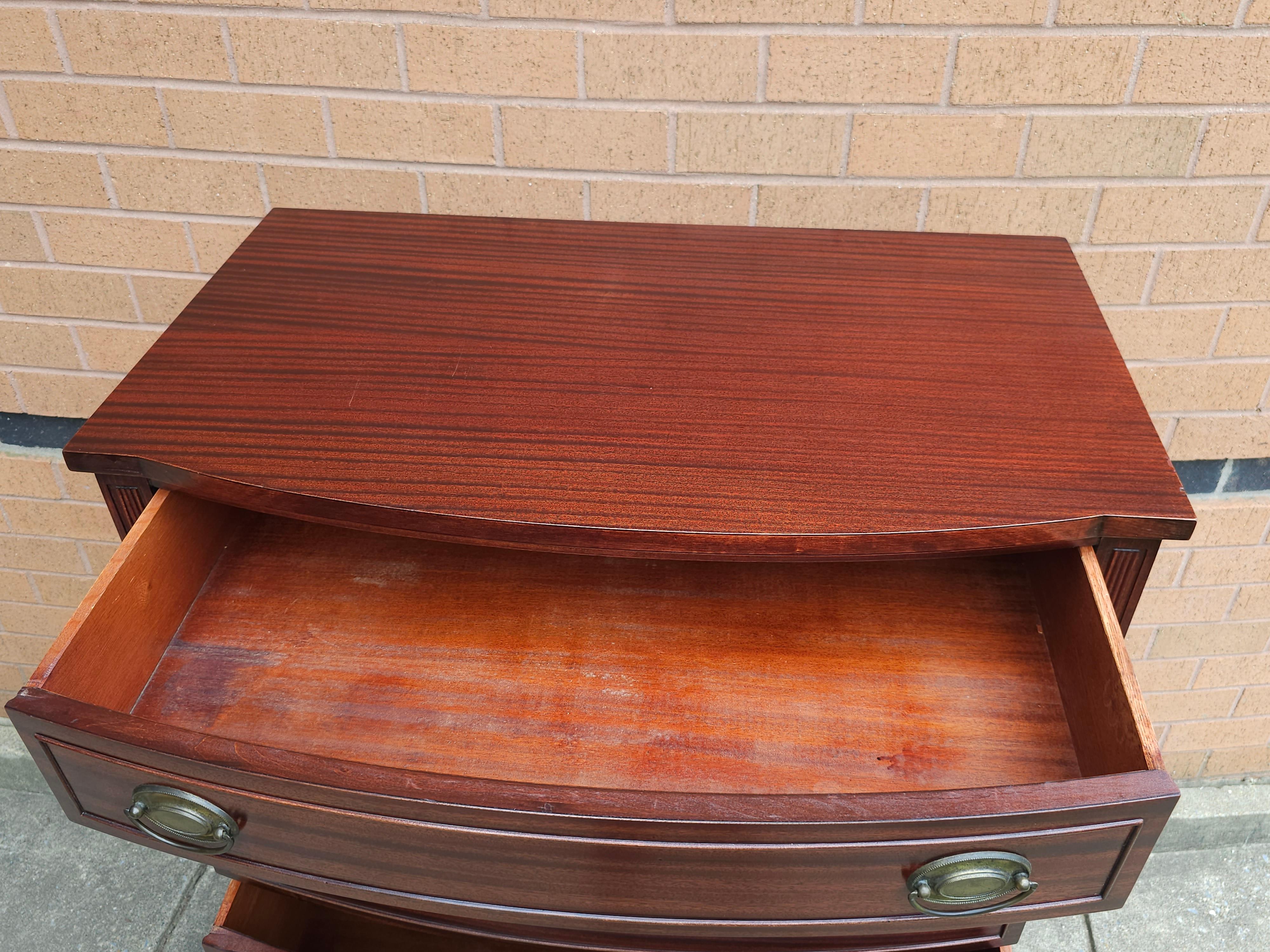 Mid 20th Century Federal Hepplewhite Style Mahogany Chest of Drawers For Sale 3