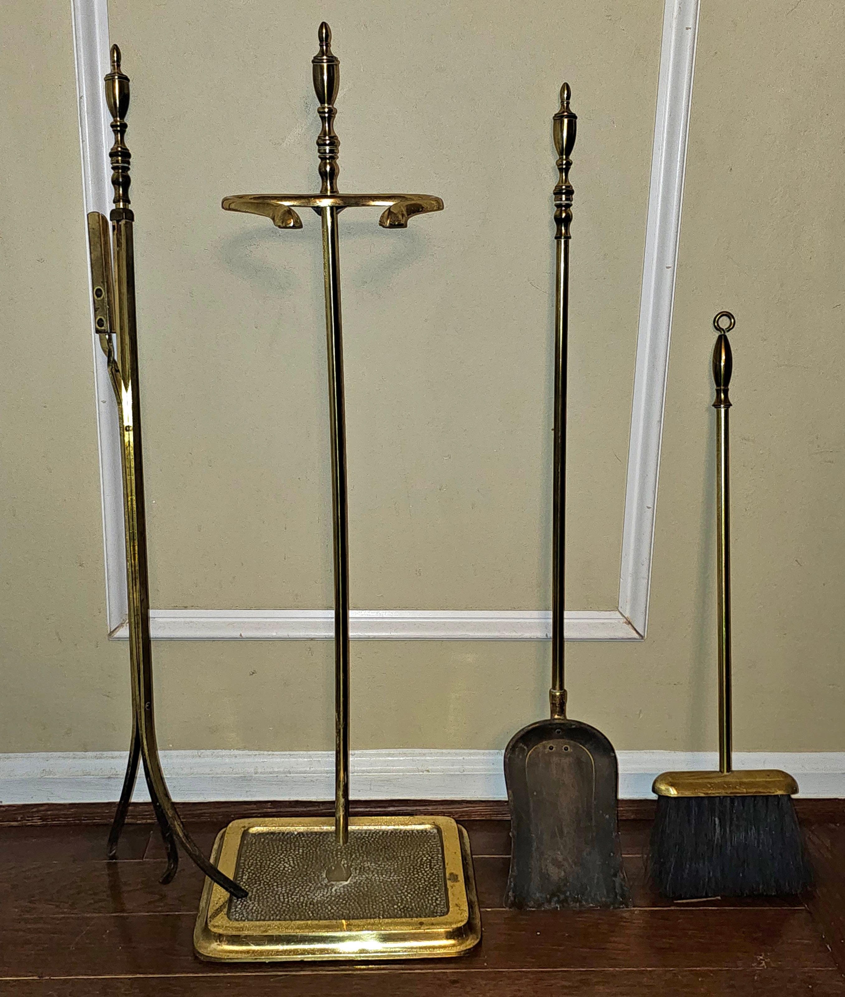 Ottone Set di strumenti per caminetto in ottone in stile Feder della metà del XX secolo in vendita